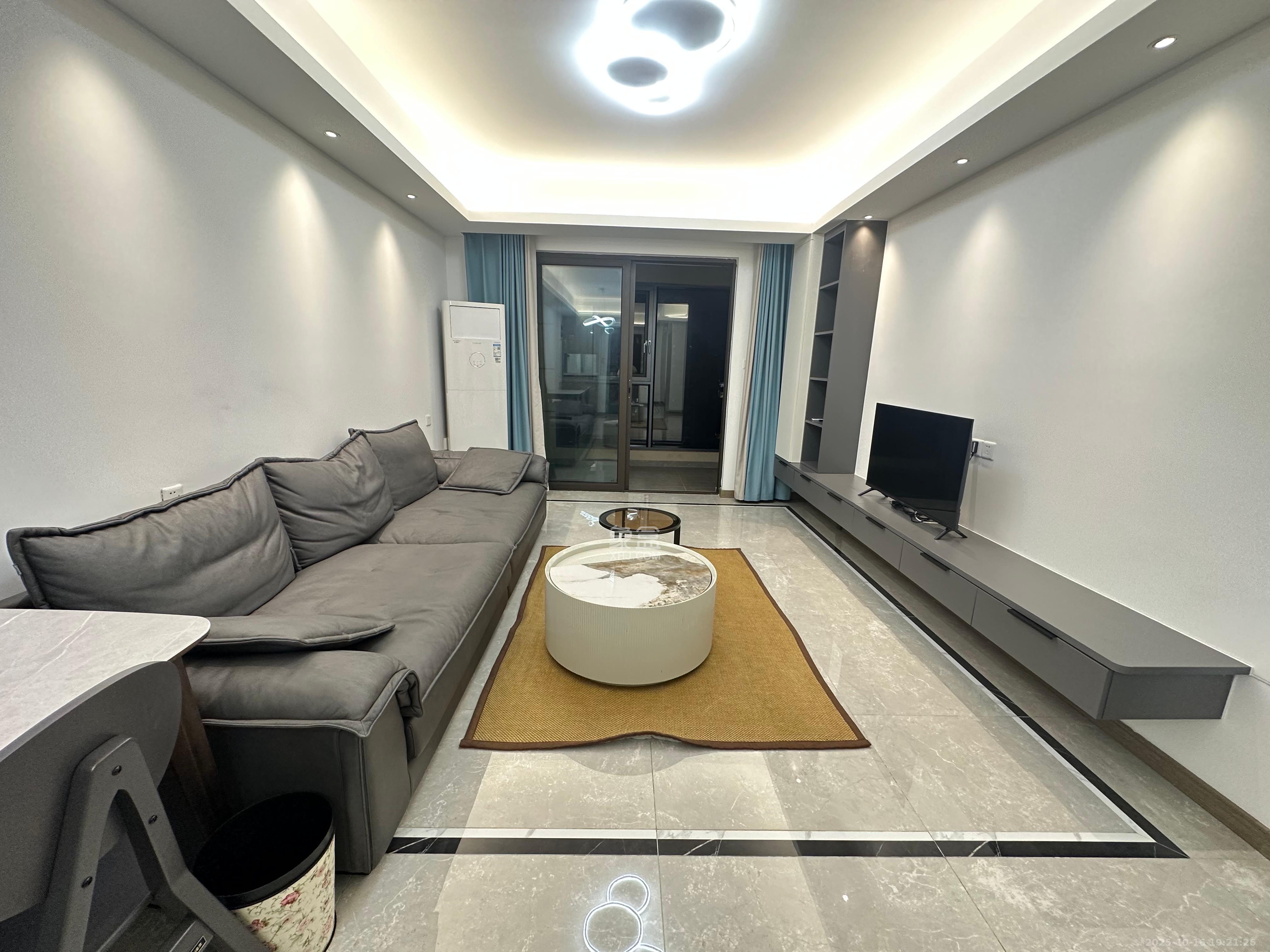 龙湖铂金中心（龙湖春江郦城）  3室2厅2卫    4000.0元/月