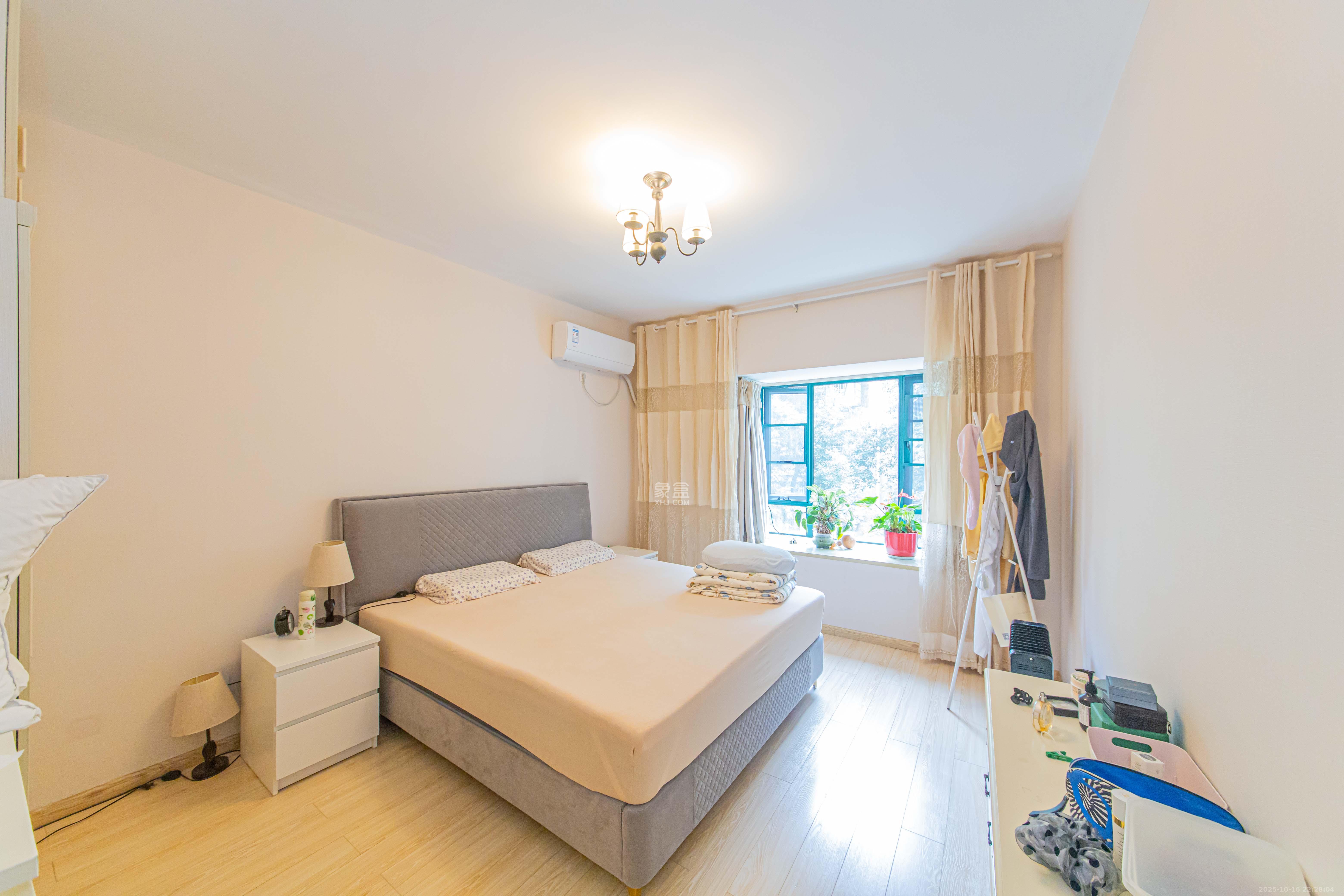 银桂苑  3室2厅2卫    108.0万卧室