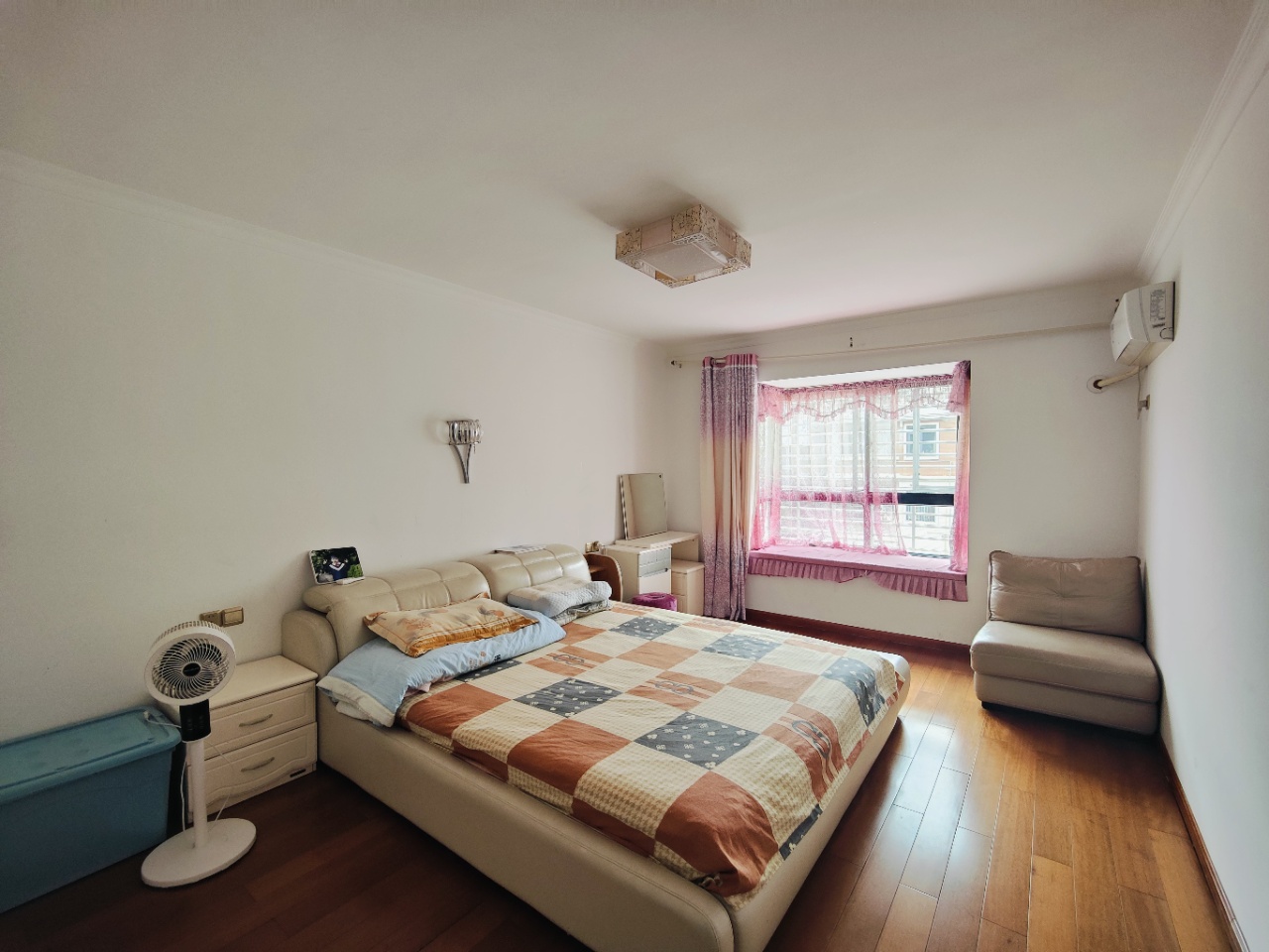 上城世家  5室2厅3卫    68.0万