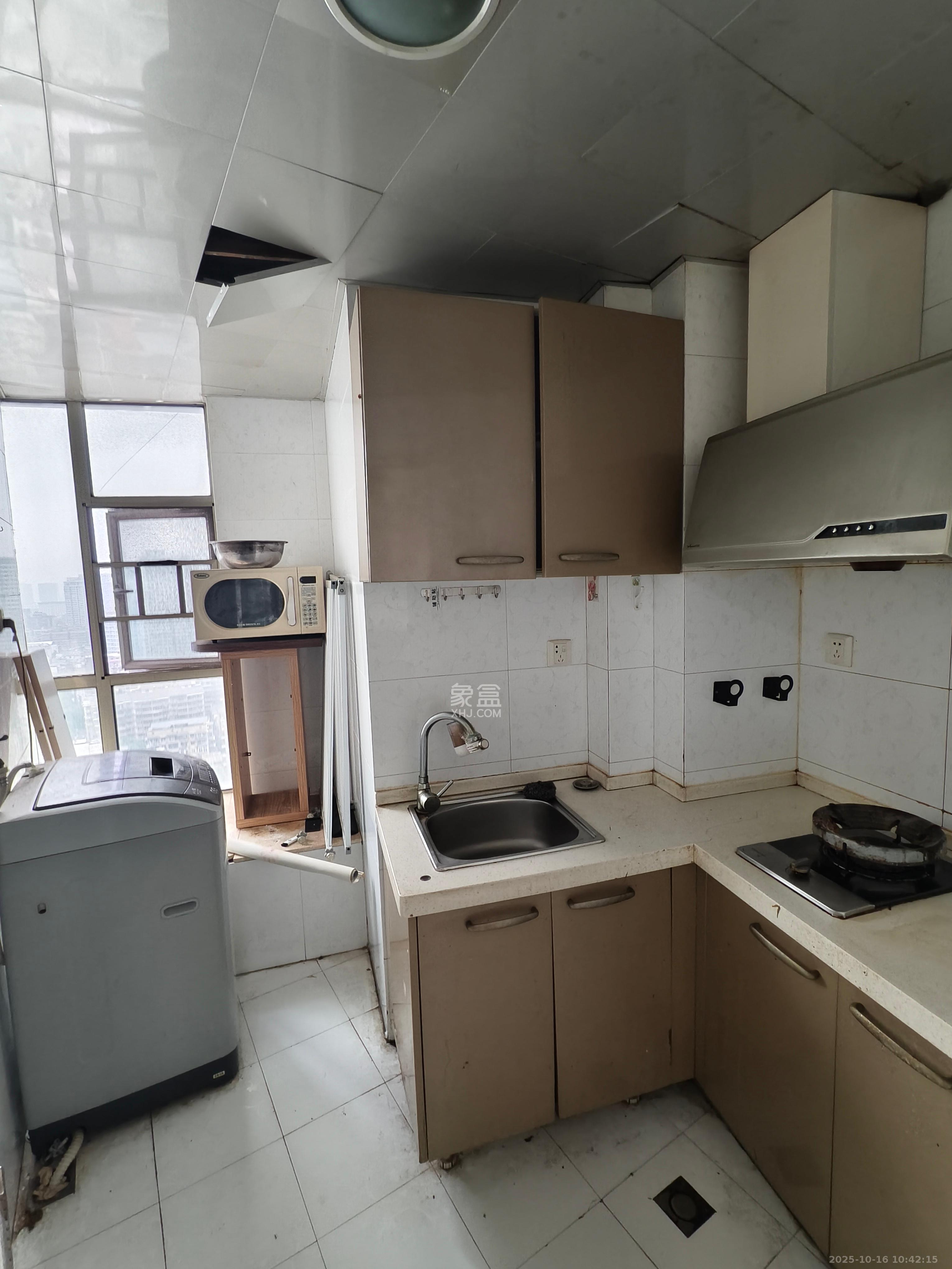 泉昇同福大厦 1室2厅1卫 2700.0元/月 泉昇同福大厦 1室2厅1卫 2700.0元/月室内图