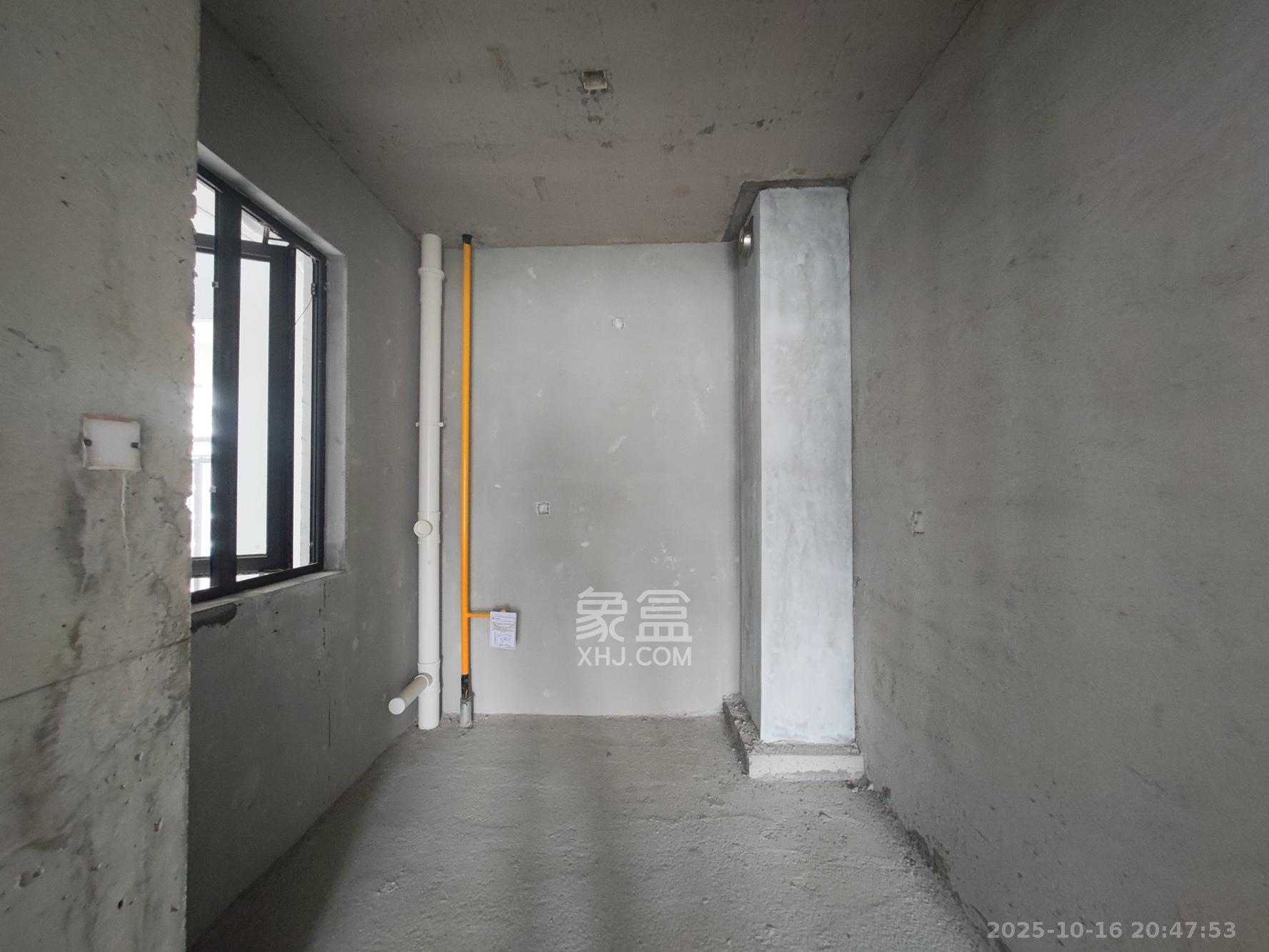 远洋红星天铂二期  3室2厅2卫    93.0万厨房