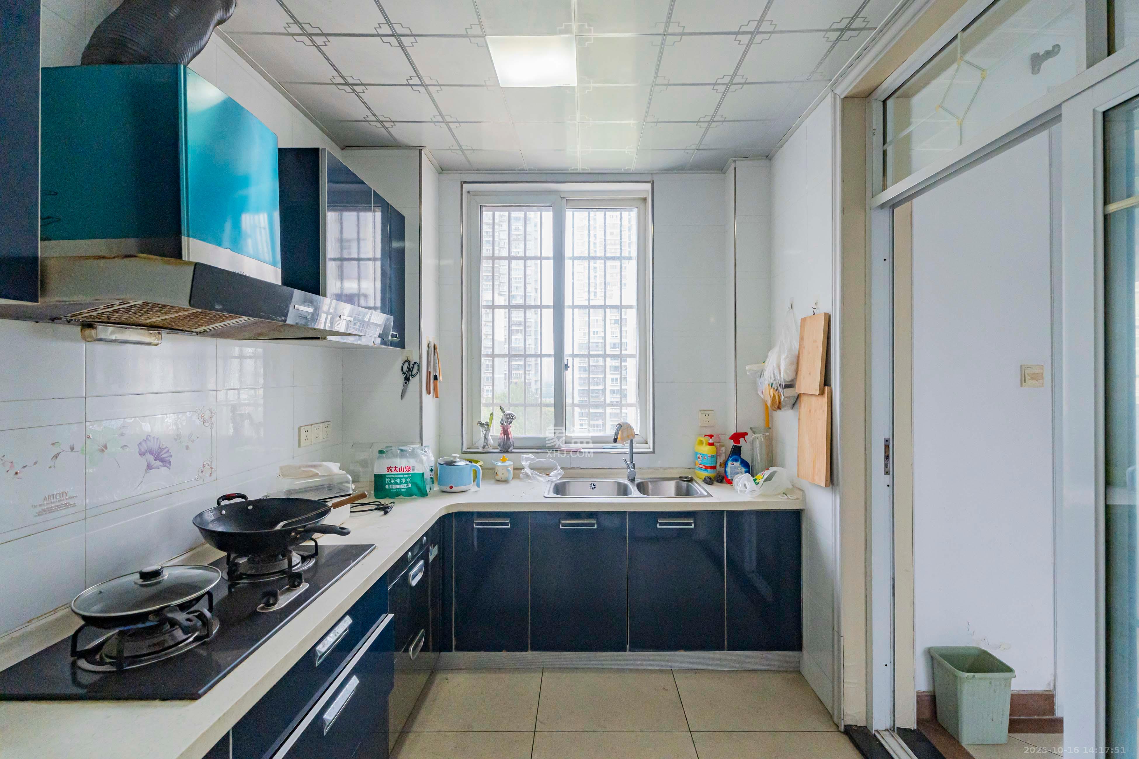 科大佳园北苑  3室2厅2卫    195.88万厨房