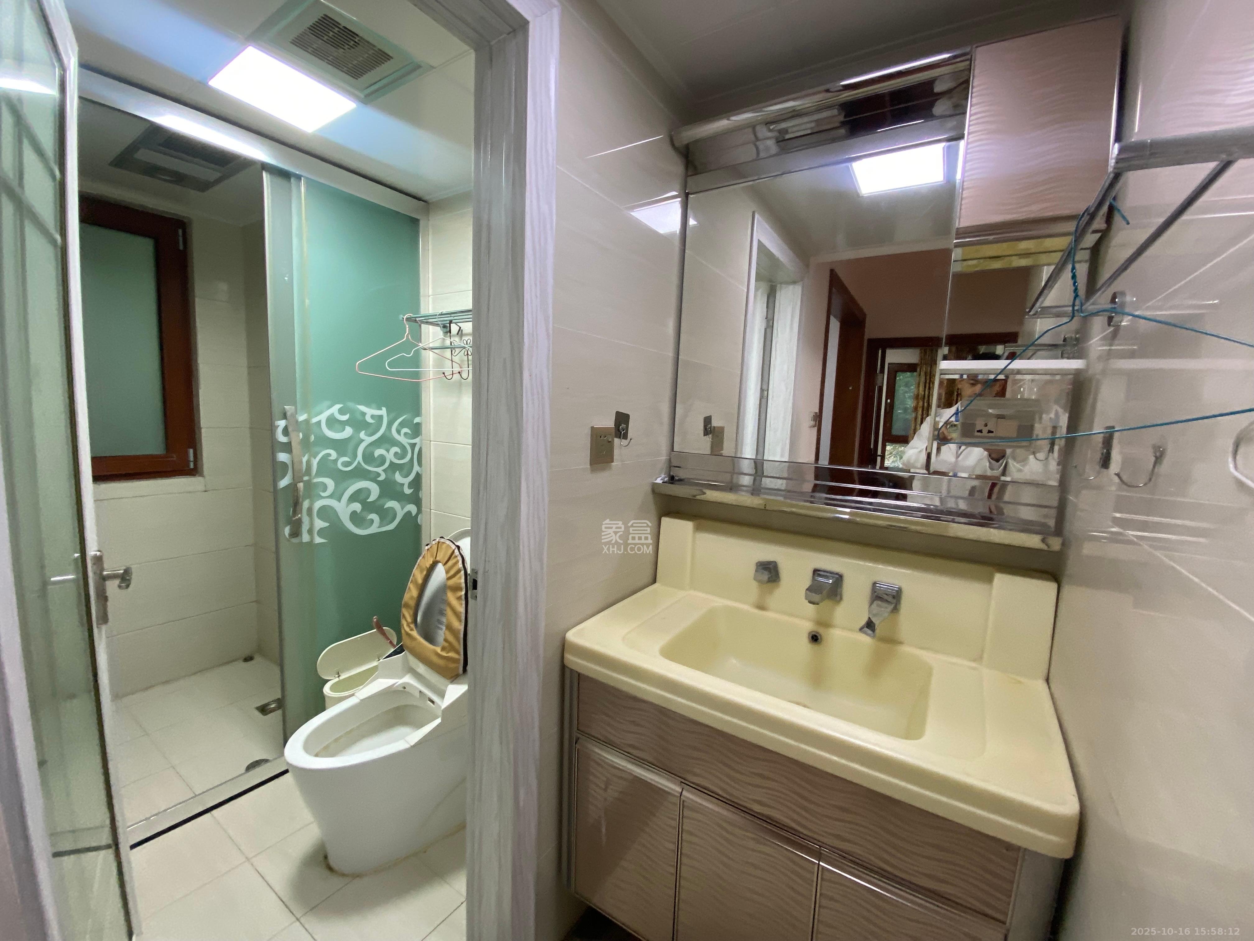 欧莱雅郡  3室2厅1卫    1900.0元/月室内图