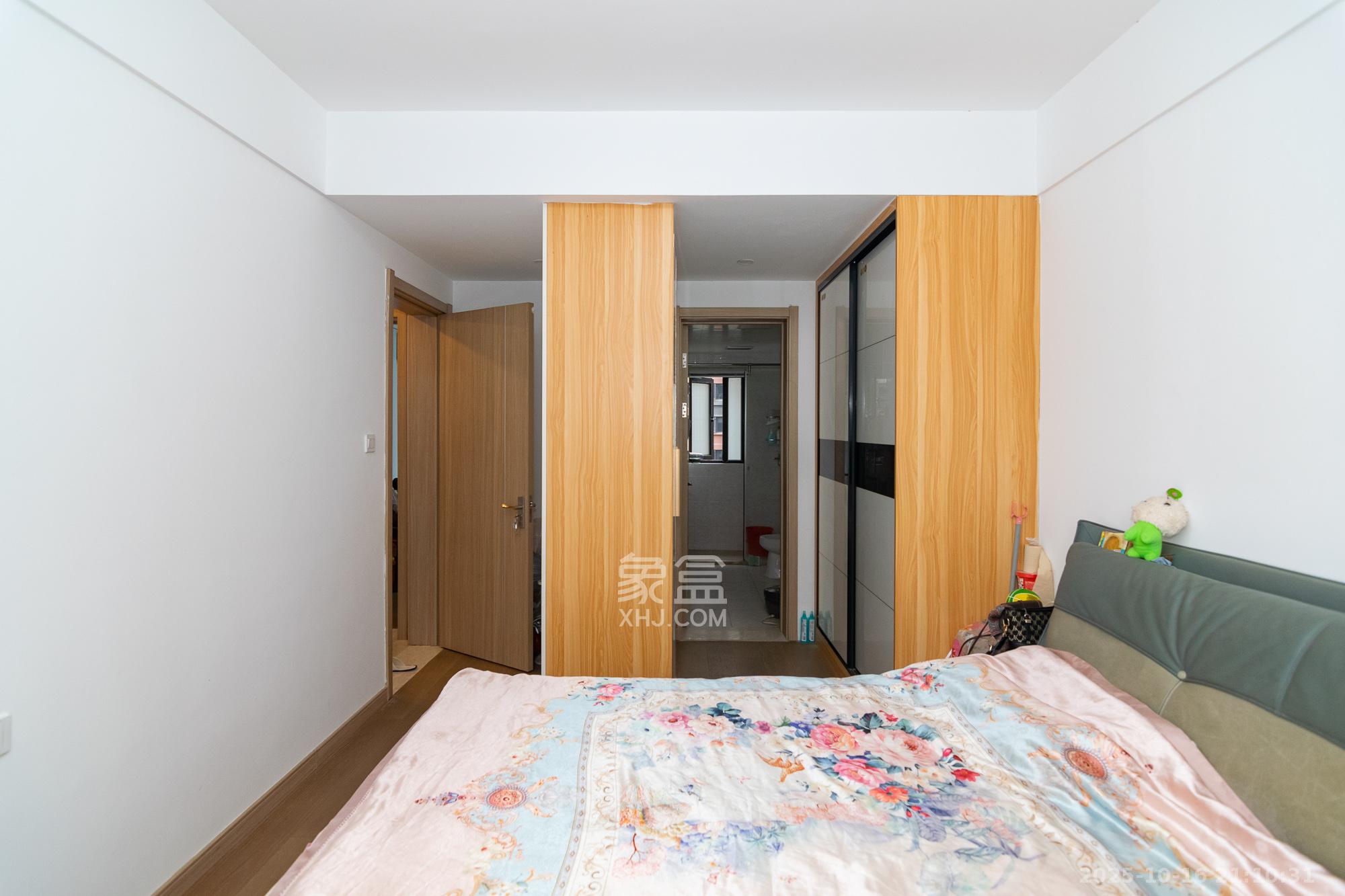 新城国际花都 3室2厅2卫 75.0万 新城国际花都 3室2厅2卫 75.0万卧室