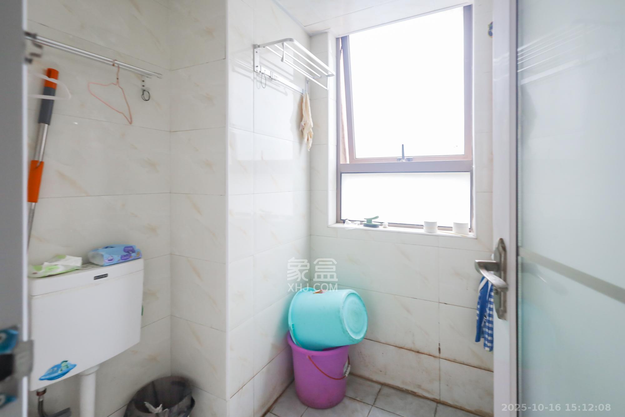 世茂铂翠湾二期  3室2厅1卫    135.0万 世茂铂翠湾二期  3室2厅1卫    135.0万卫生间