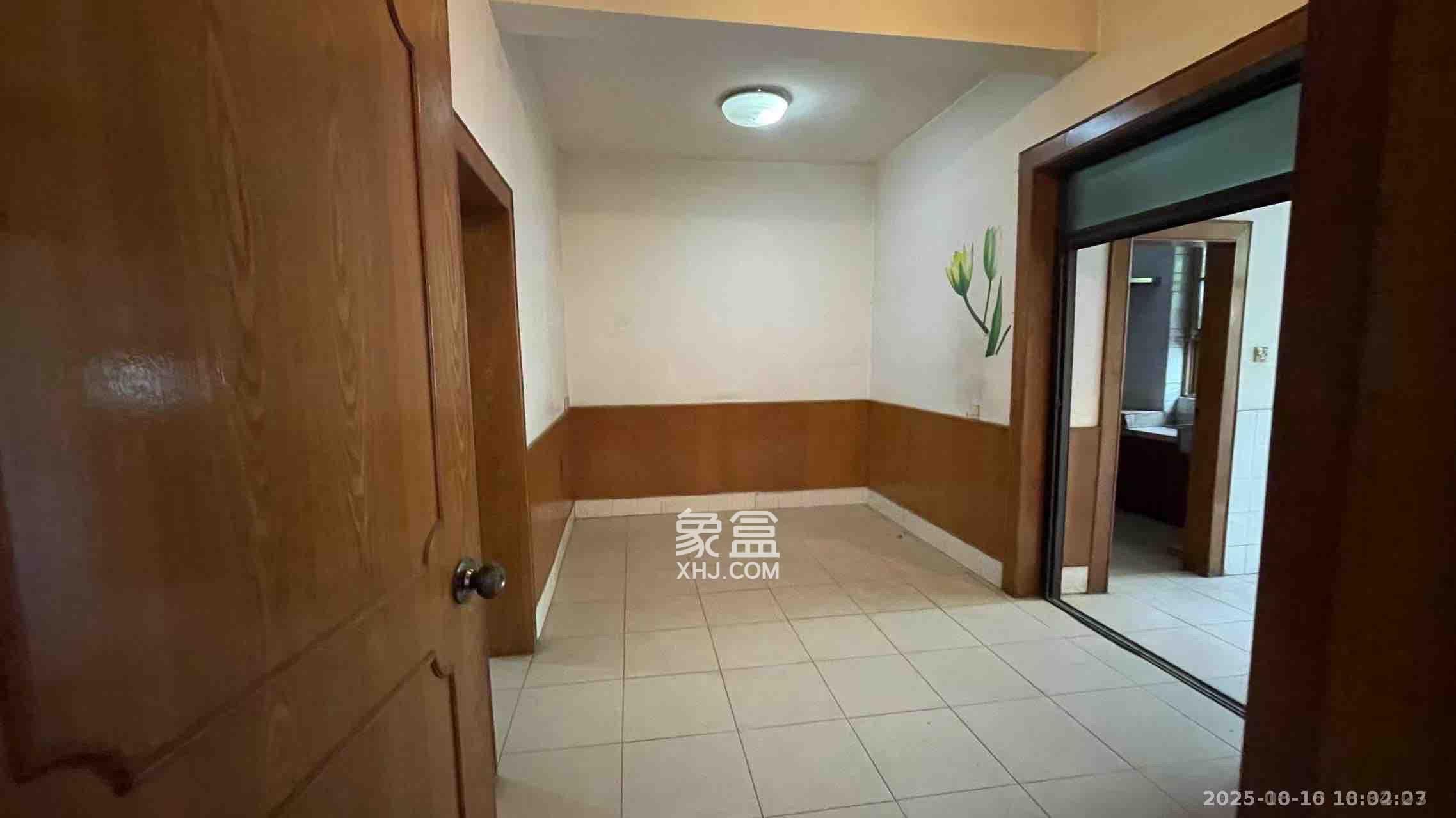 女子监狱单位宿舍  1室1厅1卫    1800.0元/月 女子监狱单位宿舍  1室1厅1卫    1800.0元/月