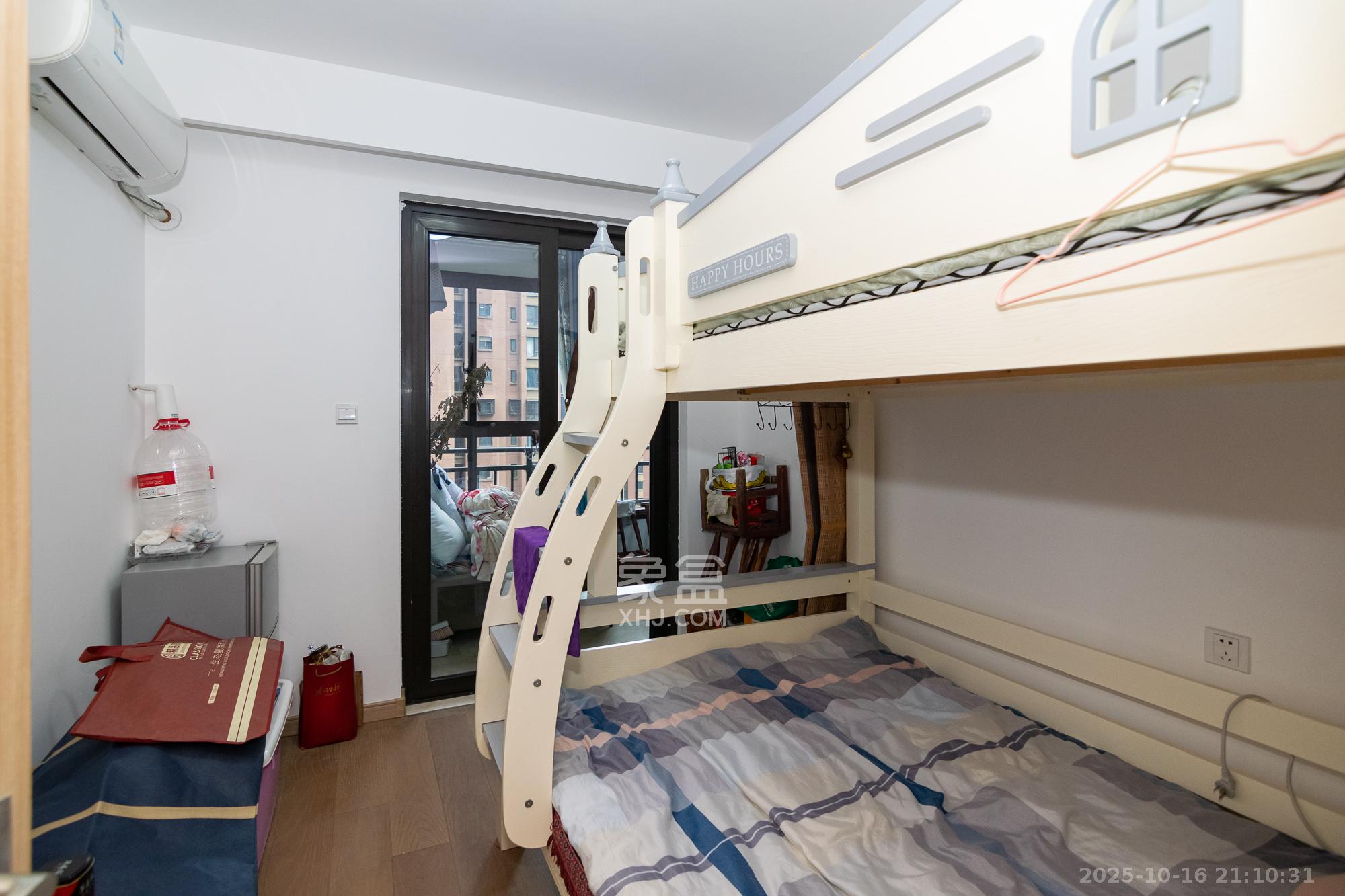 新城国际花都 3室2厅2卫 75.0万 新城国际花都 3室2厅2卫 75.0万卧室