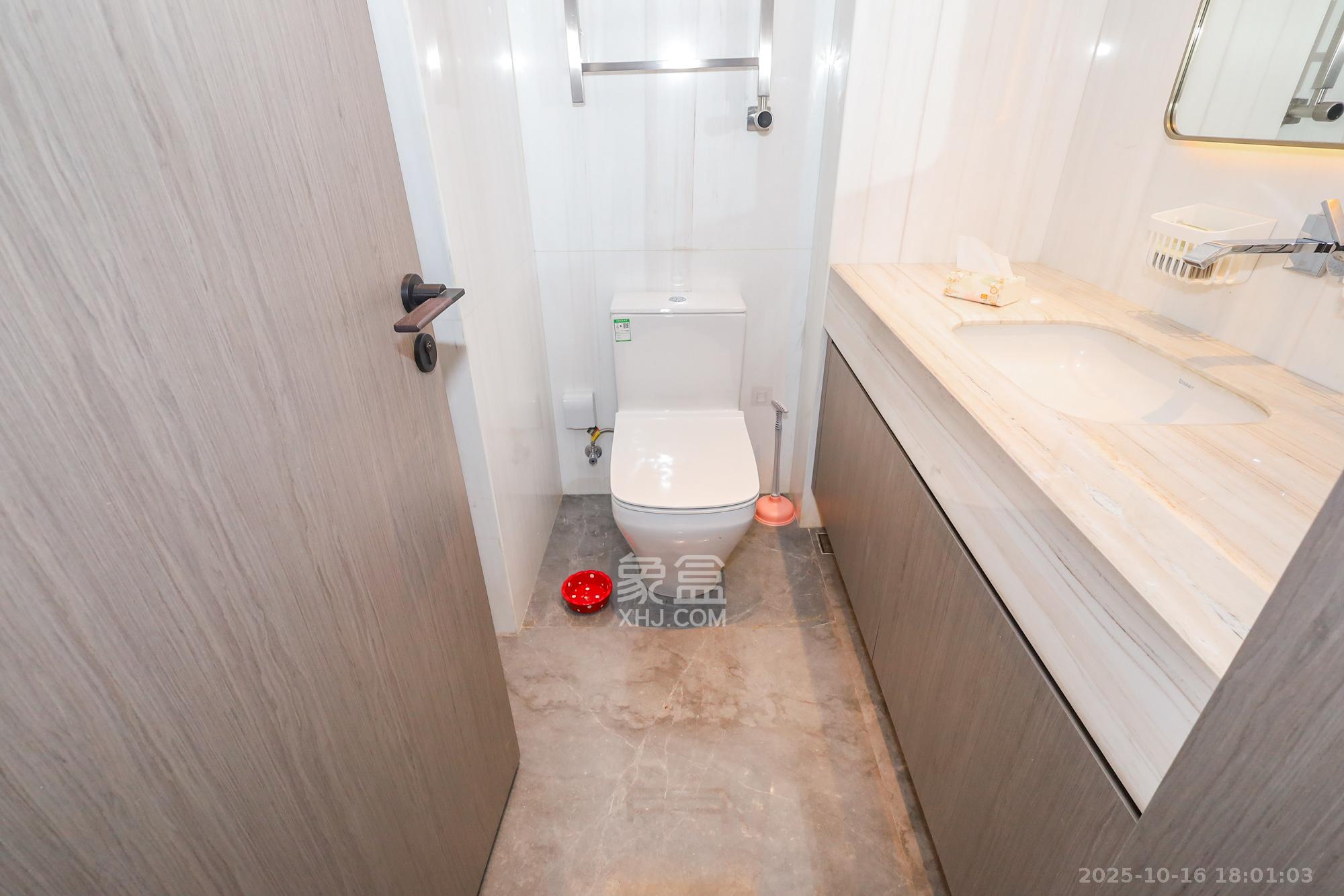 润和滨江湾  4室2厅4卫    1000.0万 润和滨江湾  4室2厅4卫    1000.0万卫生间