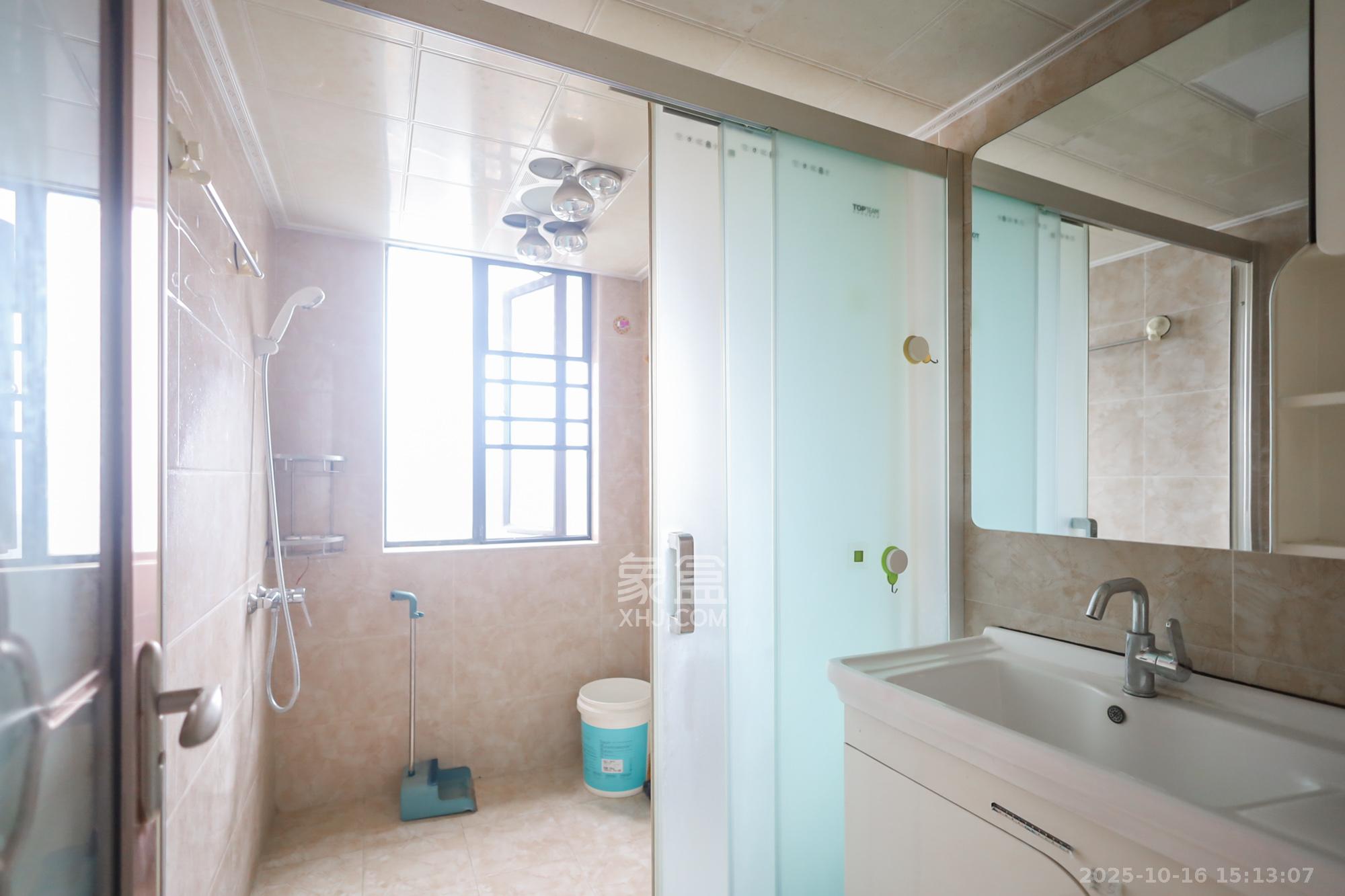 美林银谷  3室2厅2卫    88.0万 美林银谷  3室2厅2卫    88.0万卫生间