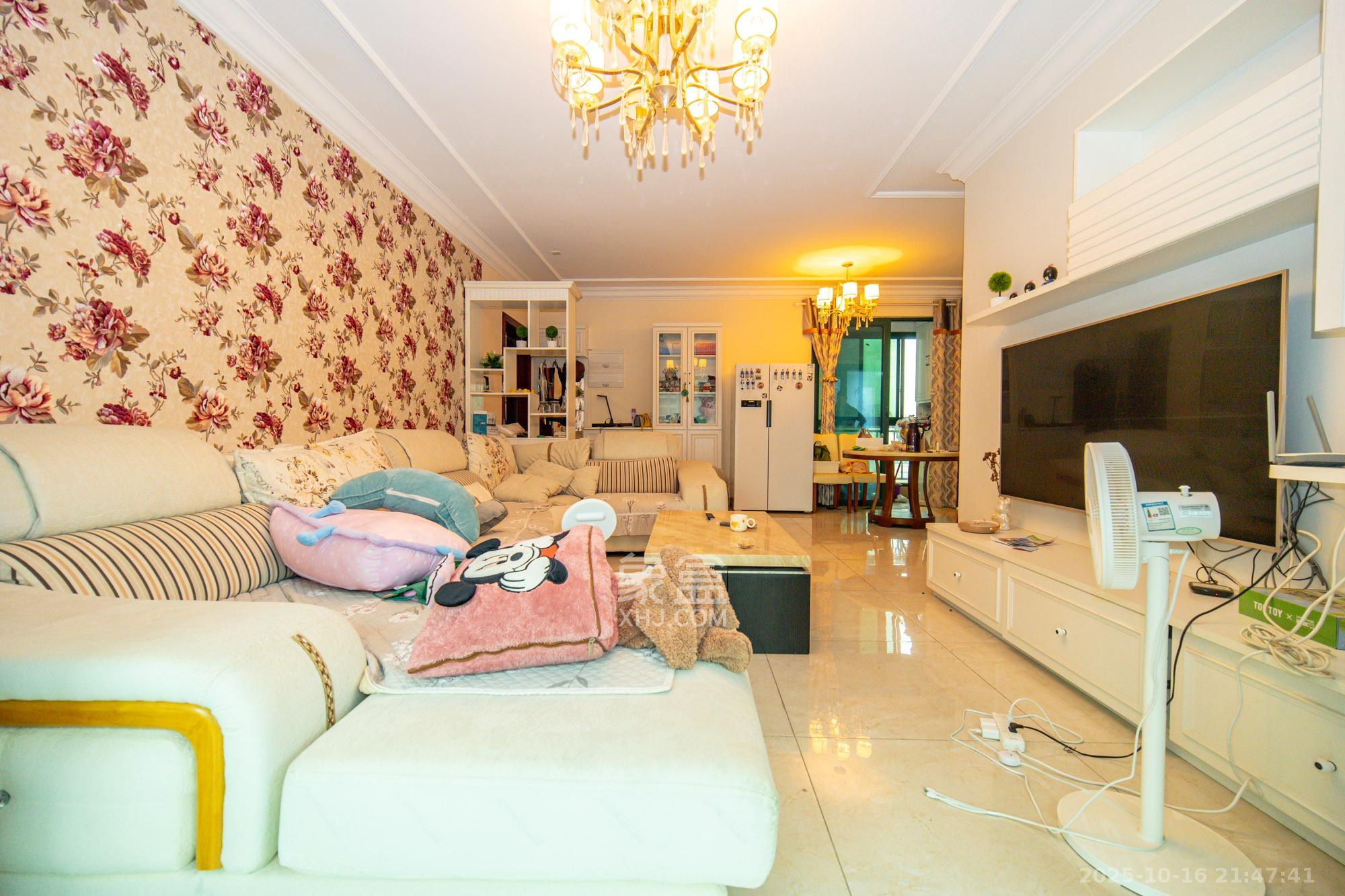 恒大雅苑 3室2厅2卫 140.0万 恒大雅苑 3室2厅2卫 140.0万客厅