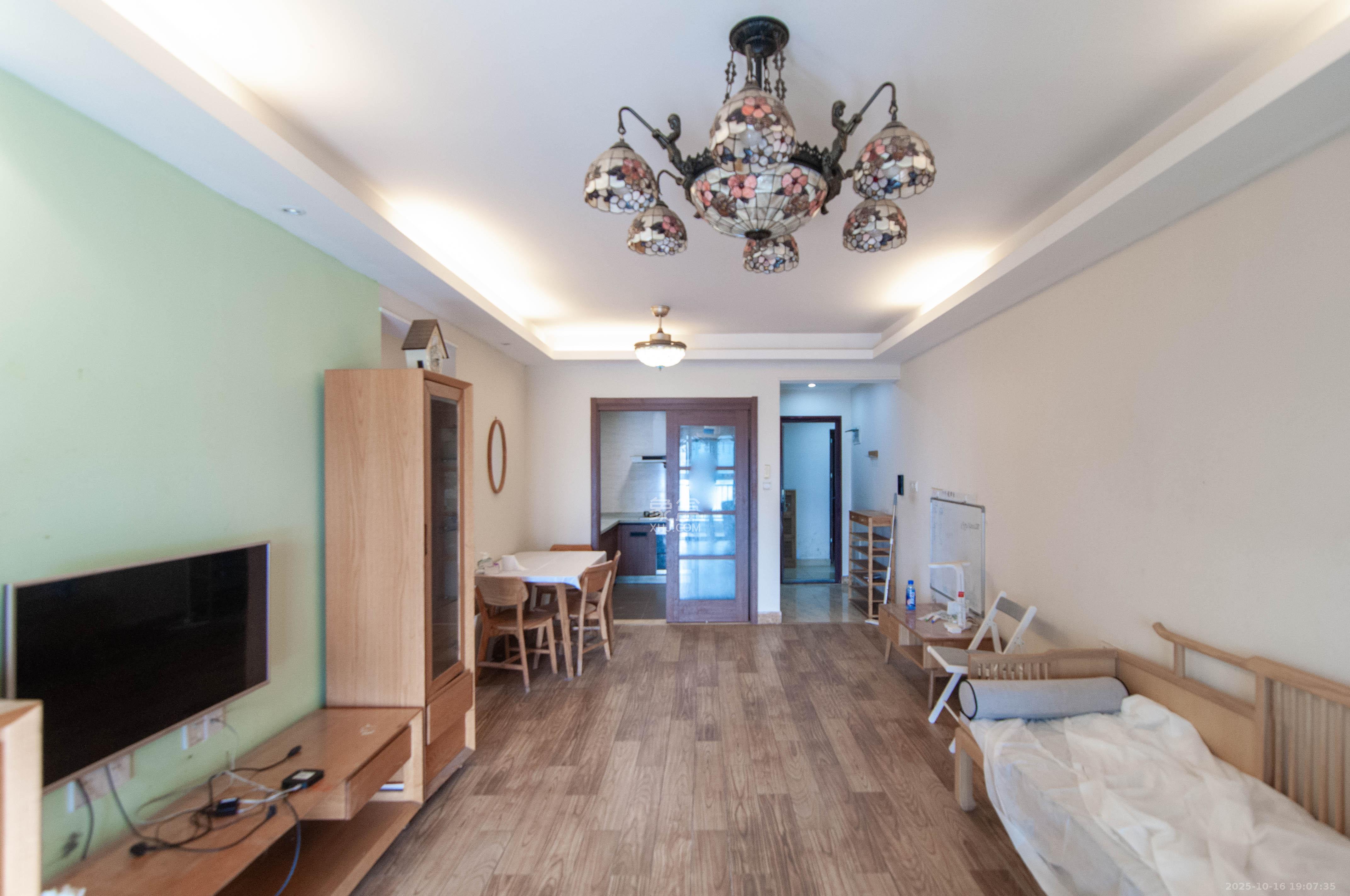 万科里梅溪郡 3室2厅1卫 170.0万 万科里梅溪郡 3室2厅1卫 170.0万客厅