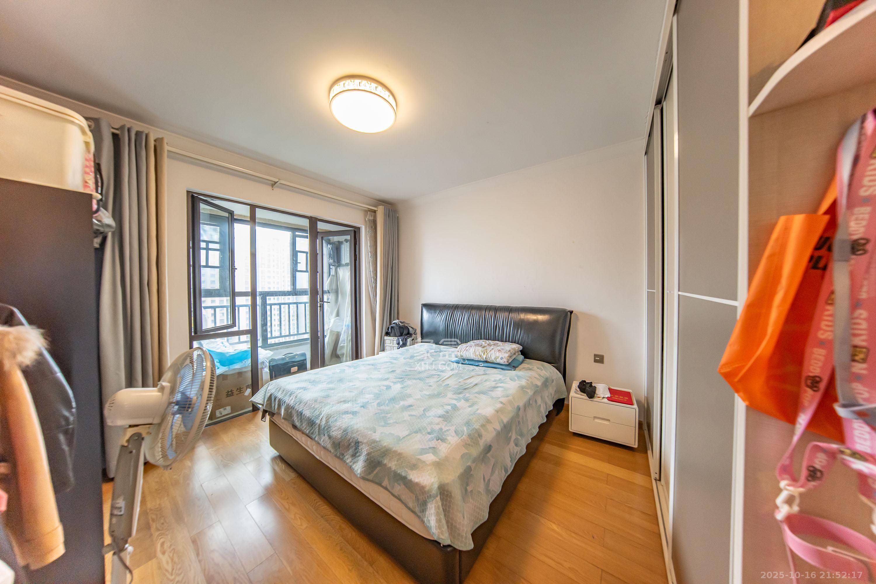 中海国际四期  4室2厅2卫    99.0万卧室