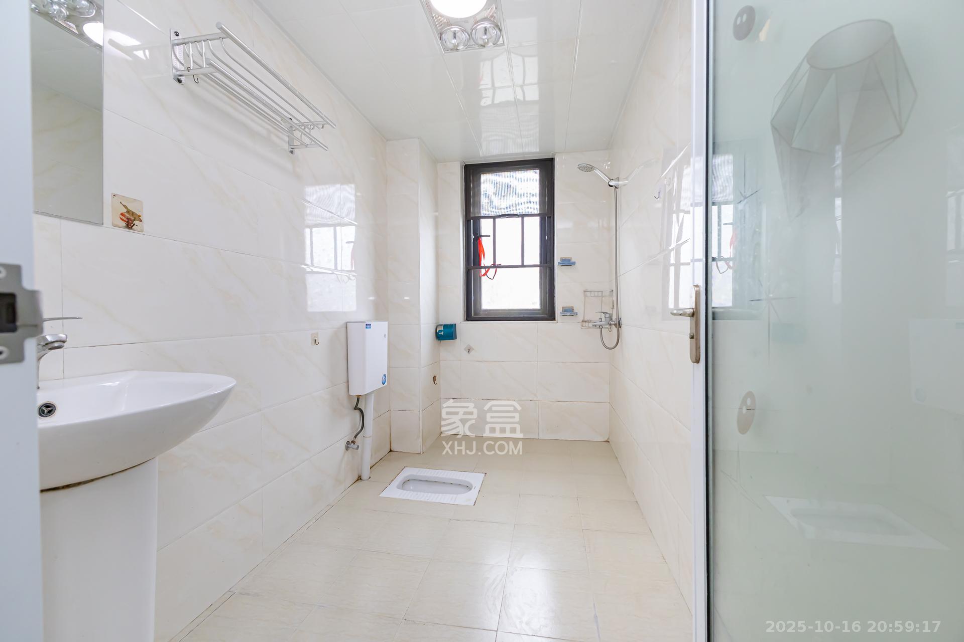 勤诚达境界城  4室2厅2卫    122.0万卫生间