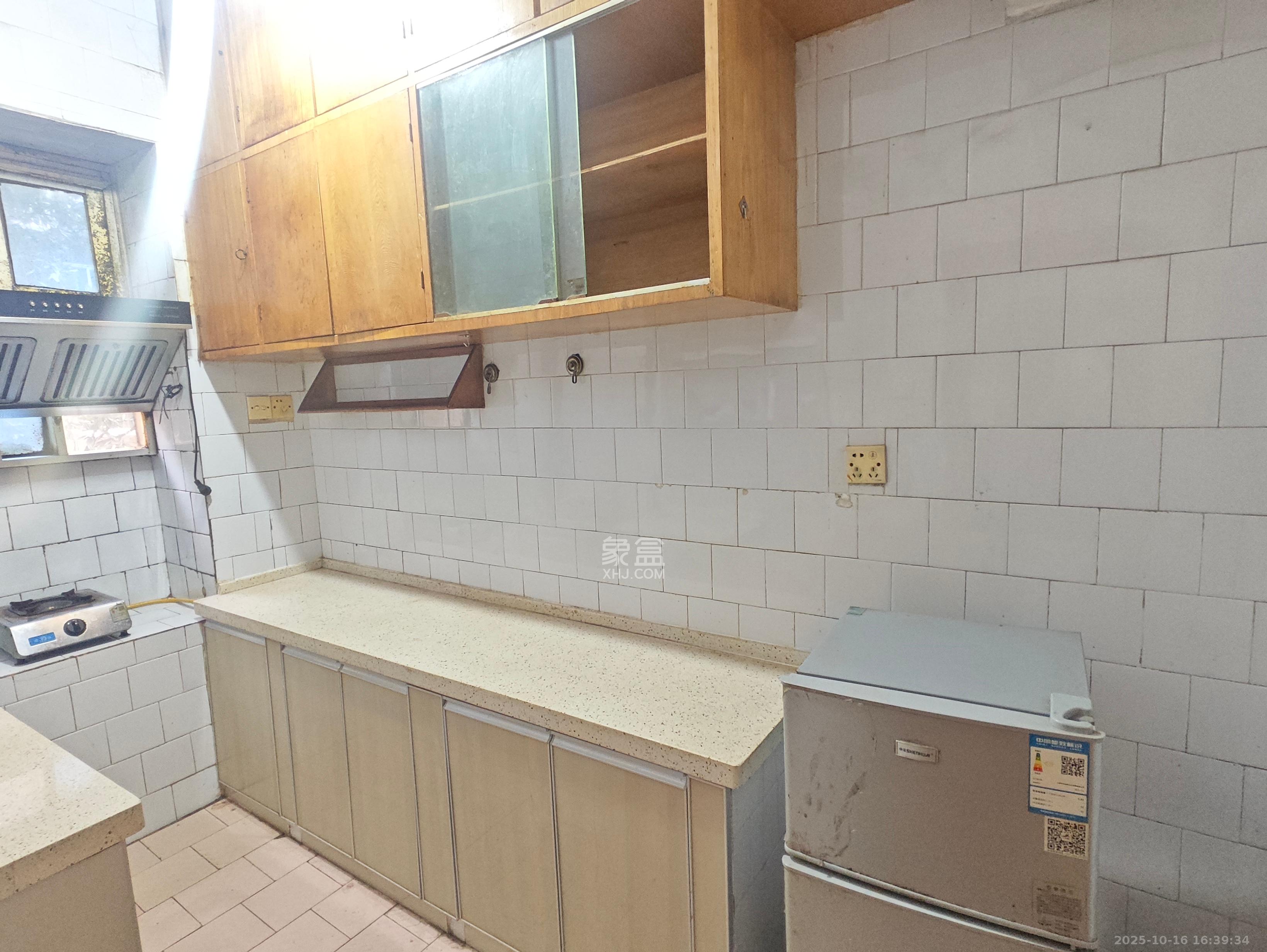 浦沅生活一区  2室1厅1卫    1500.0元/月 浦沅生活一区  2室1厅1卫    1500.0元/月室内图