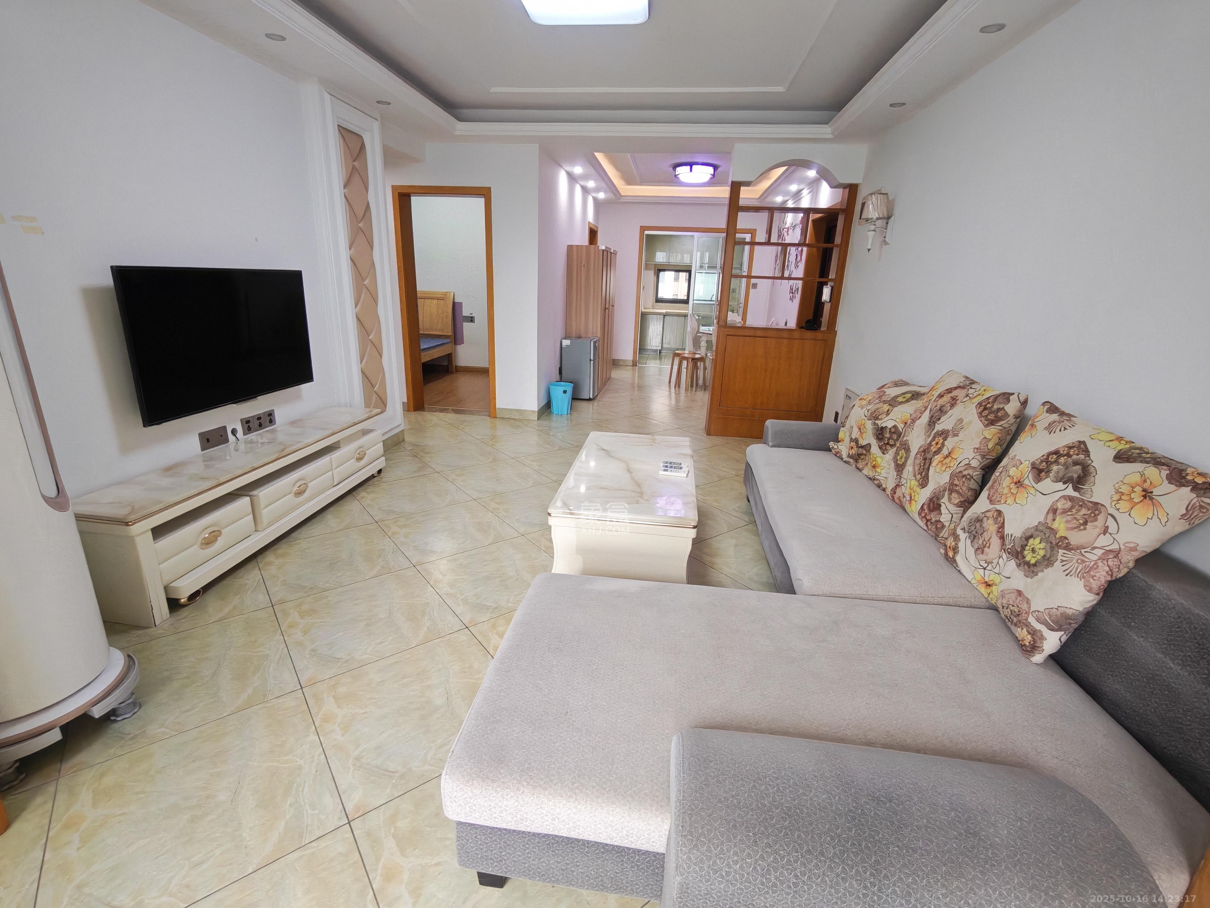 绿地中央广场  3室2厅1卫    2900.0元/月室内图