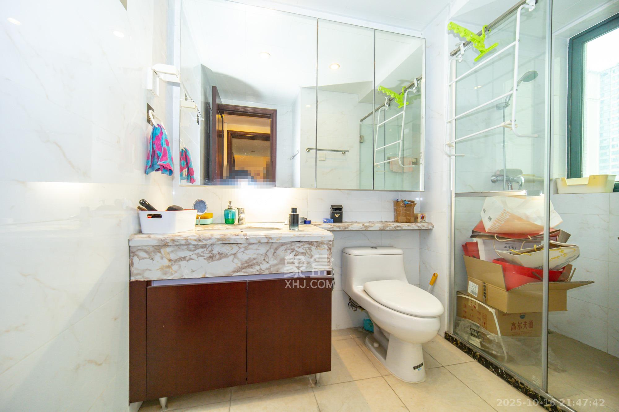 恒大雅苑  3室2厅2卫    140.0万卫生间