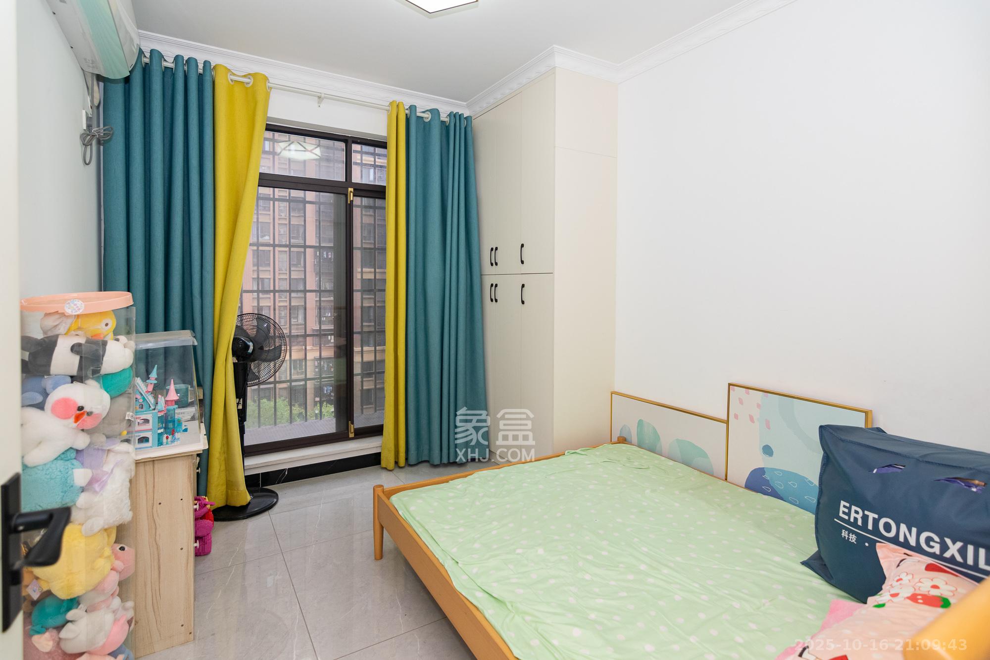 新城国际花都 3室2厅2卫 72.8万 新城国际花都 3室2厅2卫 72.8万卧室