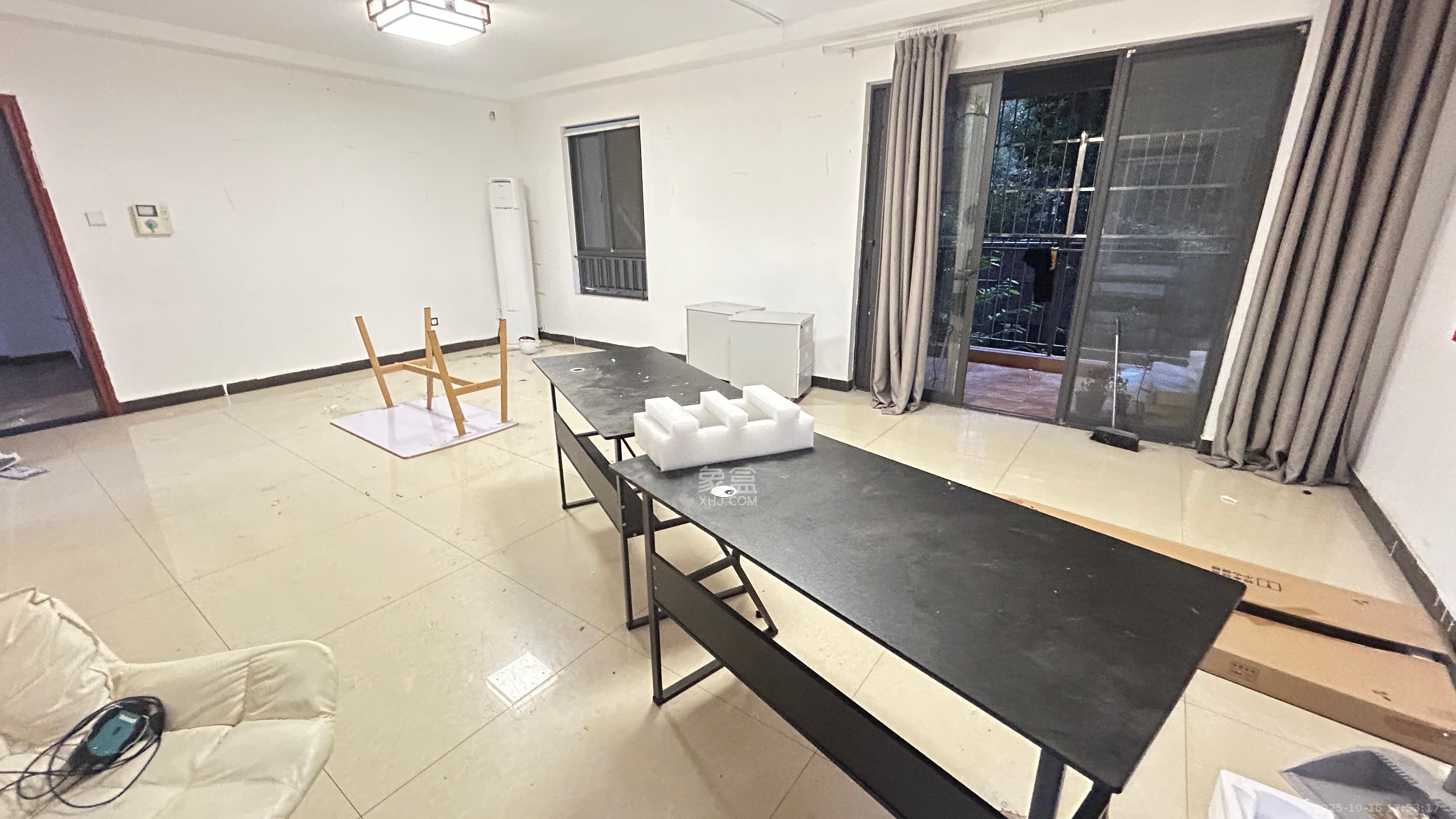 华润凤凰城二期  5室2厅2卫    2500.0元/月