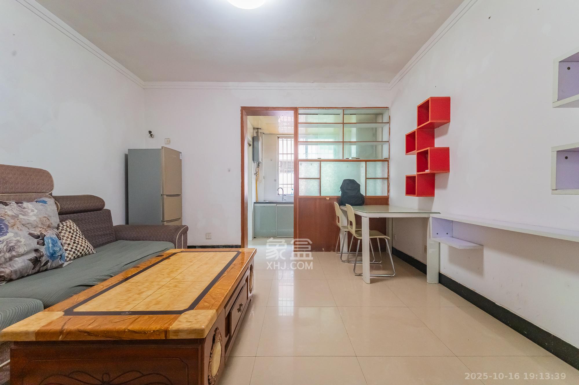 茶叶大市场“山水茗园”  2室1厅1卫    31.0万 茶叶大市场“山水茗园”  2室1厅1卫    31.0万客厅