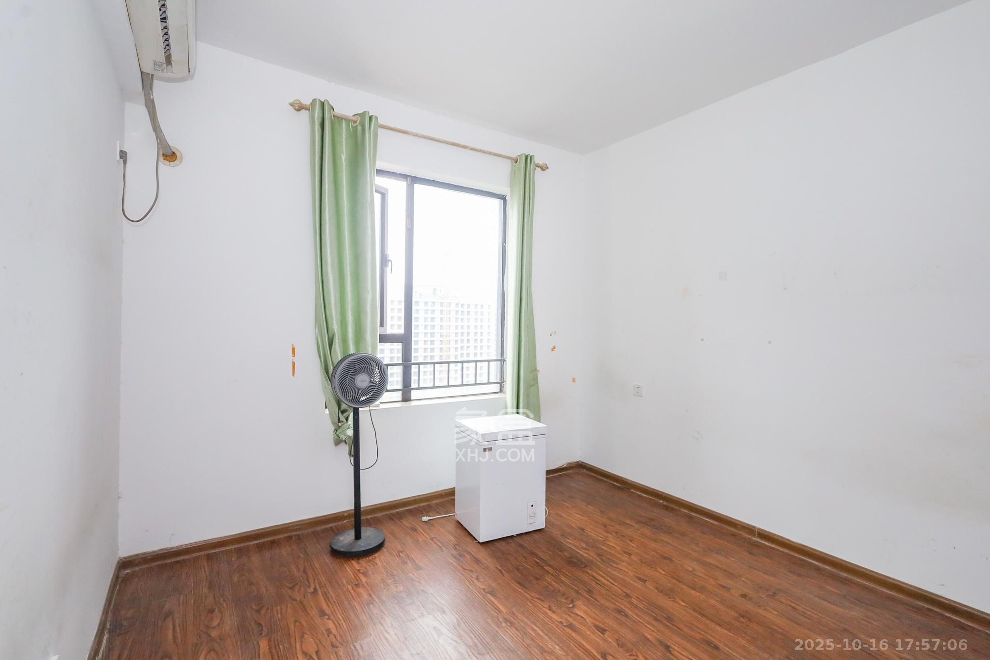 协信星澜汇  4室2厅2卫    110.0万卧室