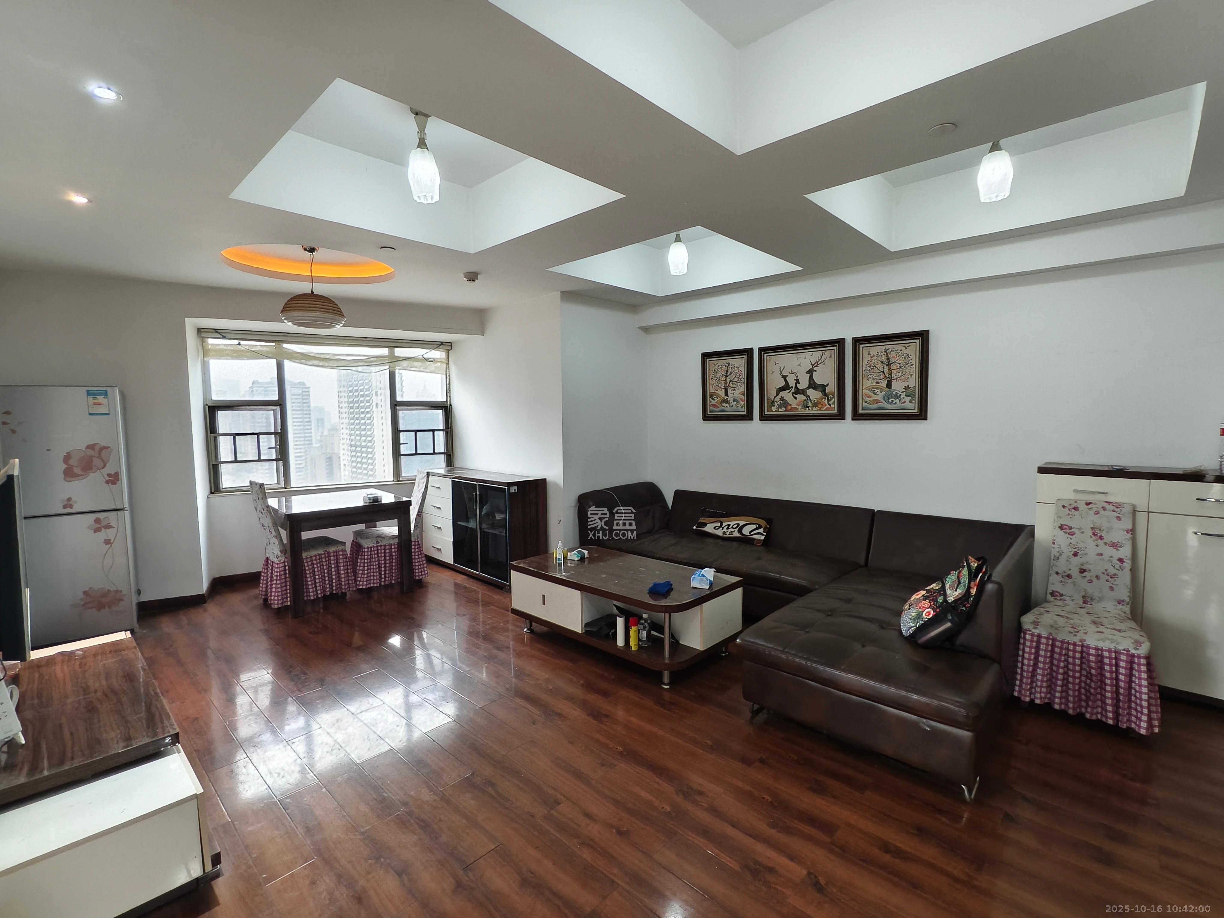 泉昇同福大厦 1室2厅1卫 2700.0元/月 泉昇同福大厦 1室2厅1卫 2700.0元/月室内图