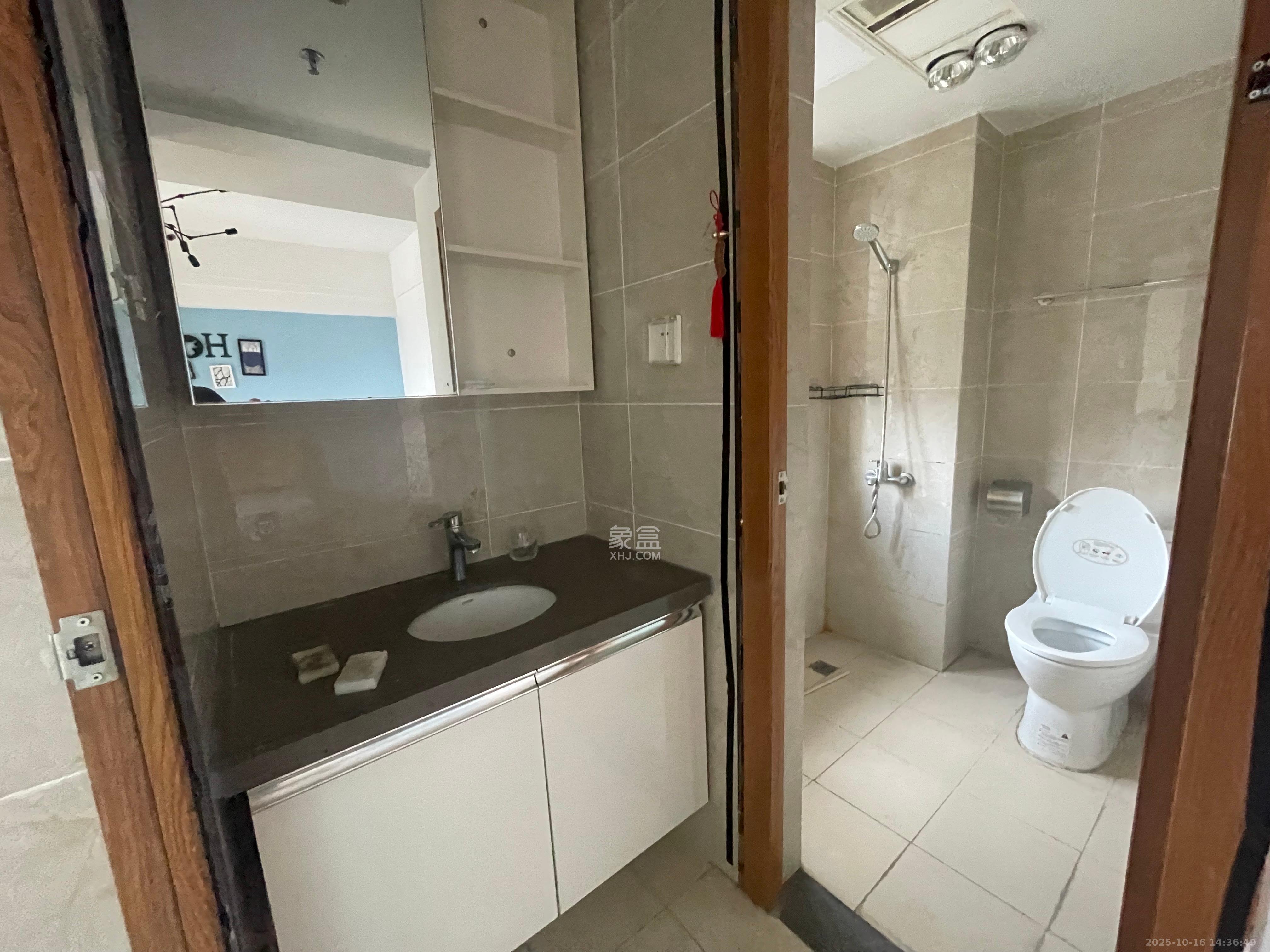 荣泰广场 1室1厅1卫 1300.0元/月 荣泰广场 1室1厅1卫 1300.0元/月室内图