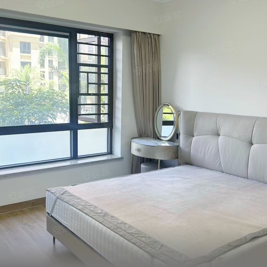 长弘御府  4室2厅2卫    390.0万 长弘御府  4室2厅2卫    390.0万客厅