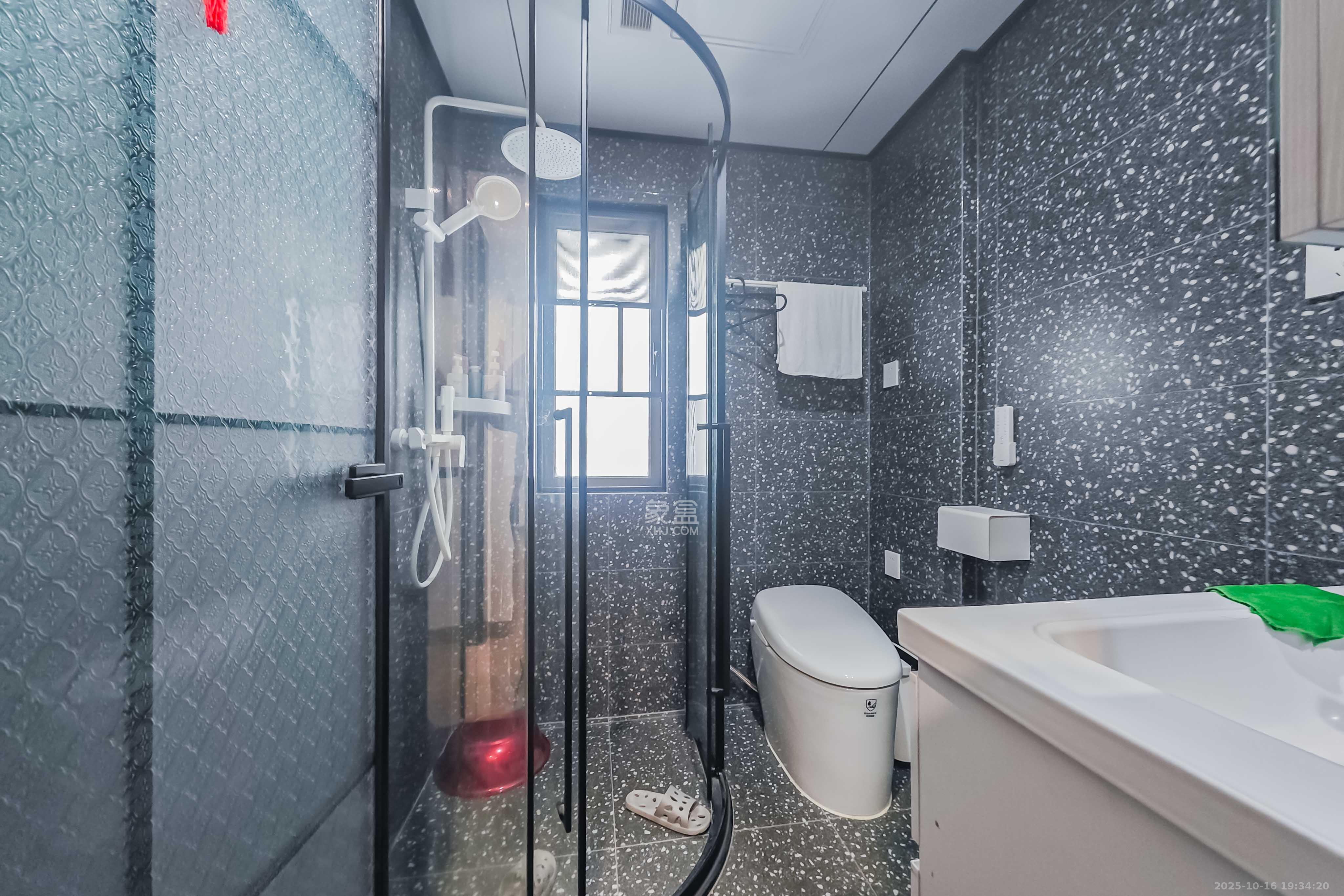 阳光城尚东湾愉景苑 4室2厅2卫 220.0万 阳光城尚东湾愉景苑 4室2厅2卫 220.0万卫生间