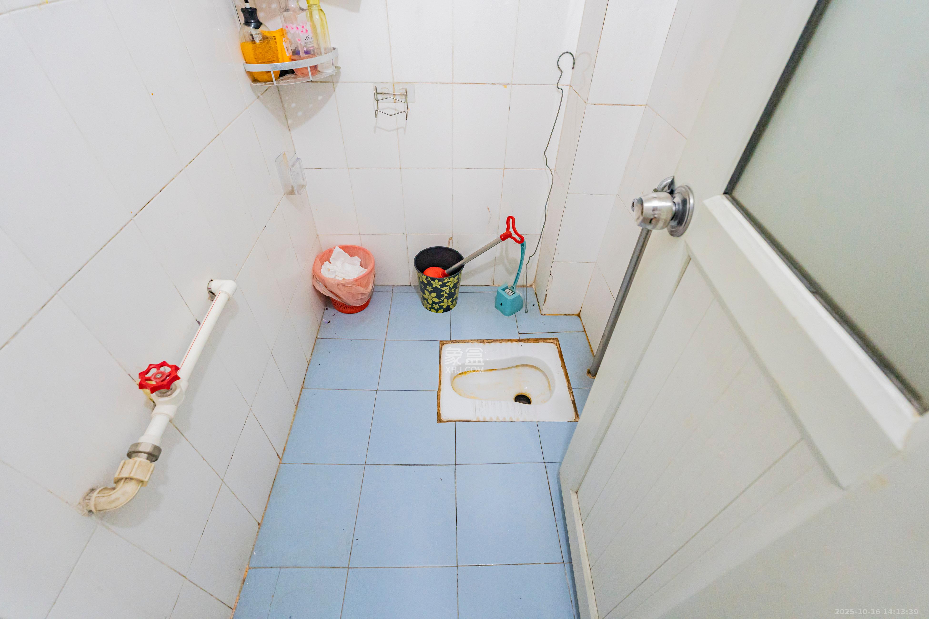 德雅路中国银行宿舍  2室2厅1卫    38.0万 德雅路中国银行宿舍  2室2厅1卫    38.0万卫生间