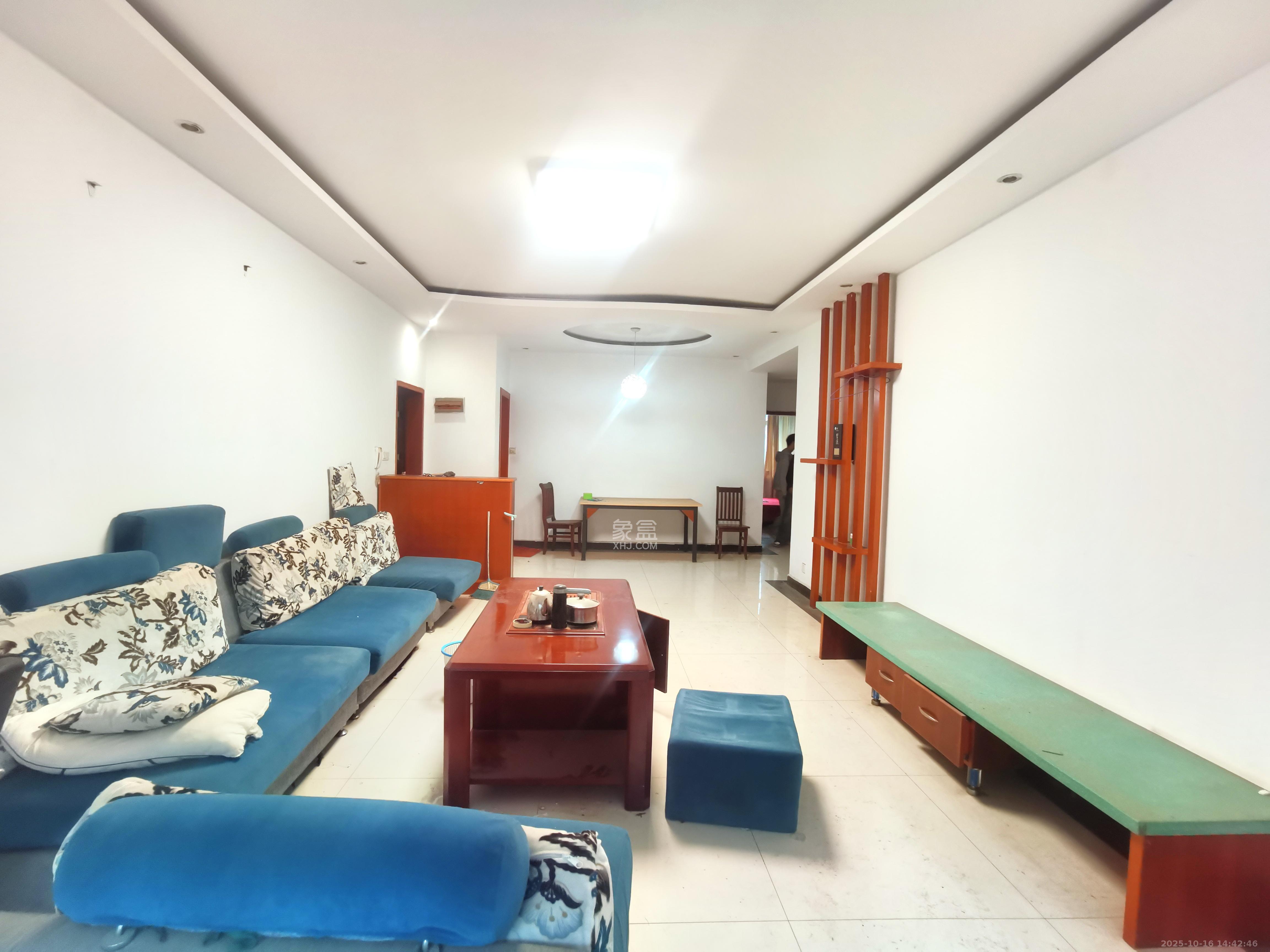 兴联母山小区  3室2厅2卫    1800.0元/月室内图