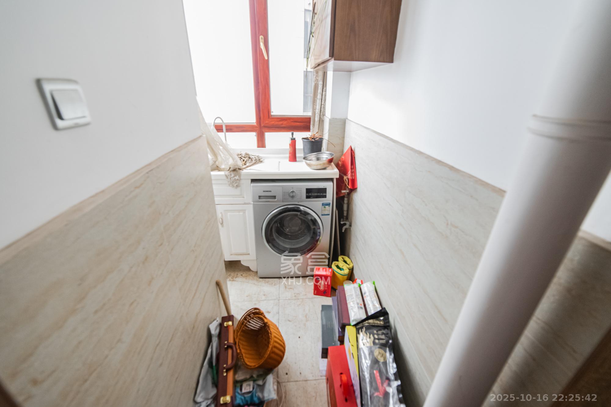 恒大御景半岛湘江苑(恒大御景半岛一期)  4室2厅3卫    300.0万 恒大御景半岛湘江苑(恒大御景半岛一期)  4室2厅3卫    300.0万阳台