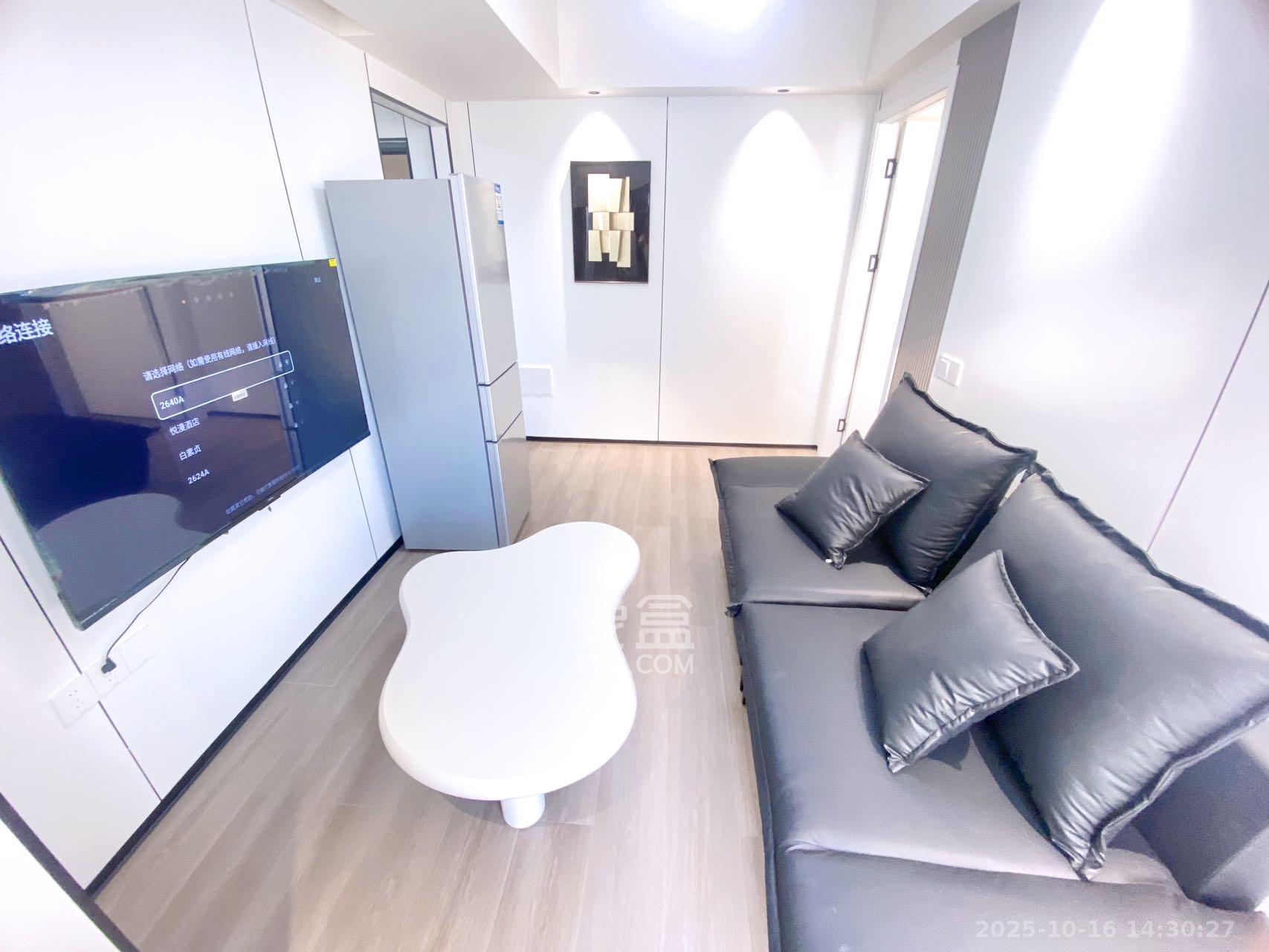 摩天一号  1室0厅0卫    2600.0元/月