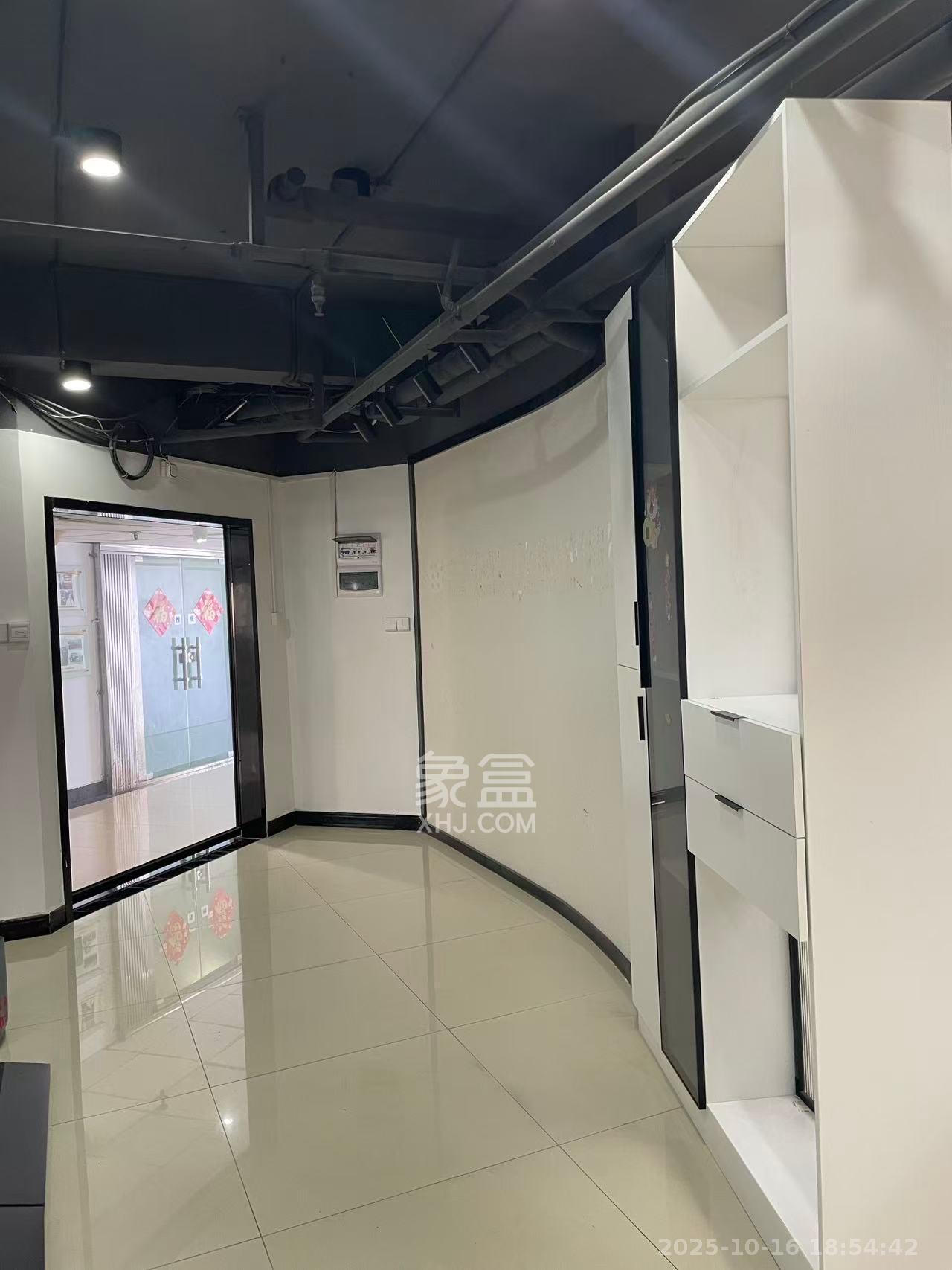 新时空  1室1厅1卫    5000.0元/月室内图