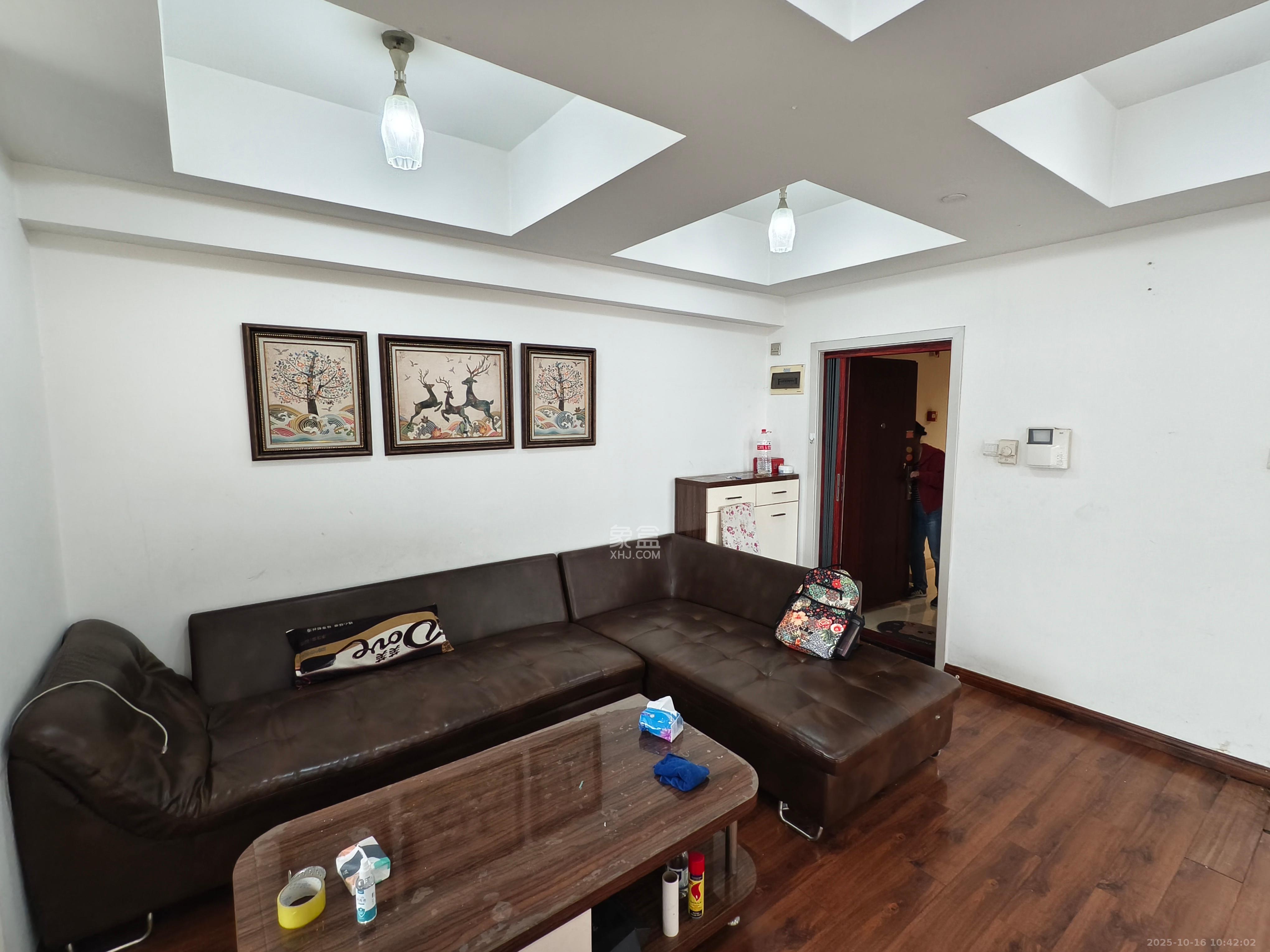 泉昇同福大厦 1室2厅1卫 2700.0元/月 泉昇同福大厦 1室2厅1卫 2700.0元/月室内图