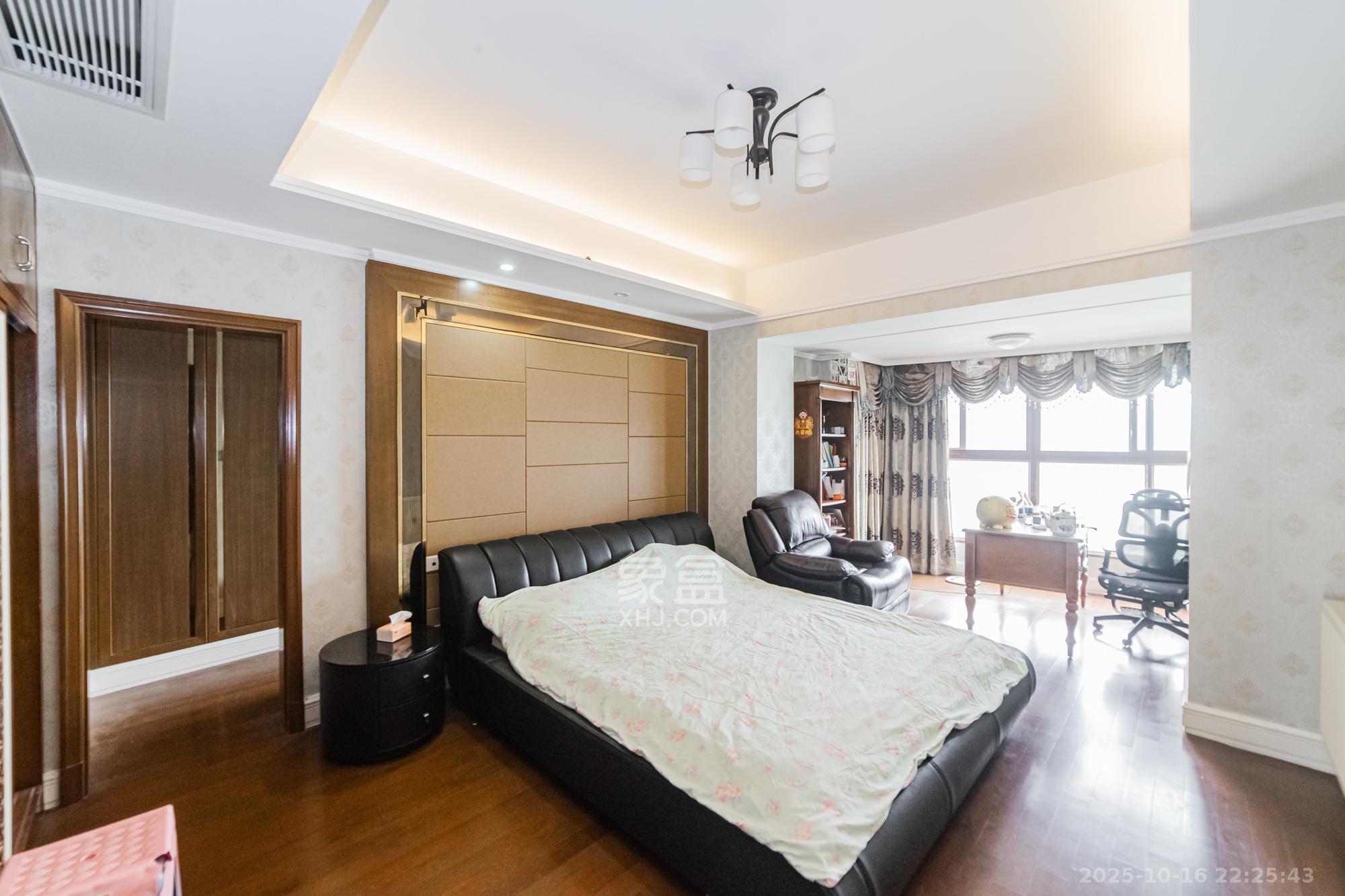 恒大御景半岛湘江苑(恒大御景半岛一期)  4室2厅3卫    300.0万 恒大御景半岛湘江苑(恒大御景半岛一期)  4室2厅3卫    300.0万卧室