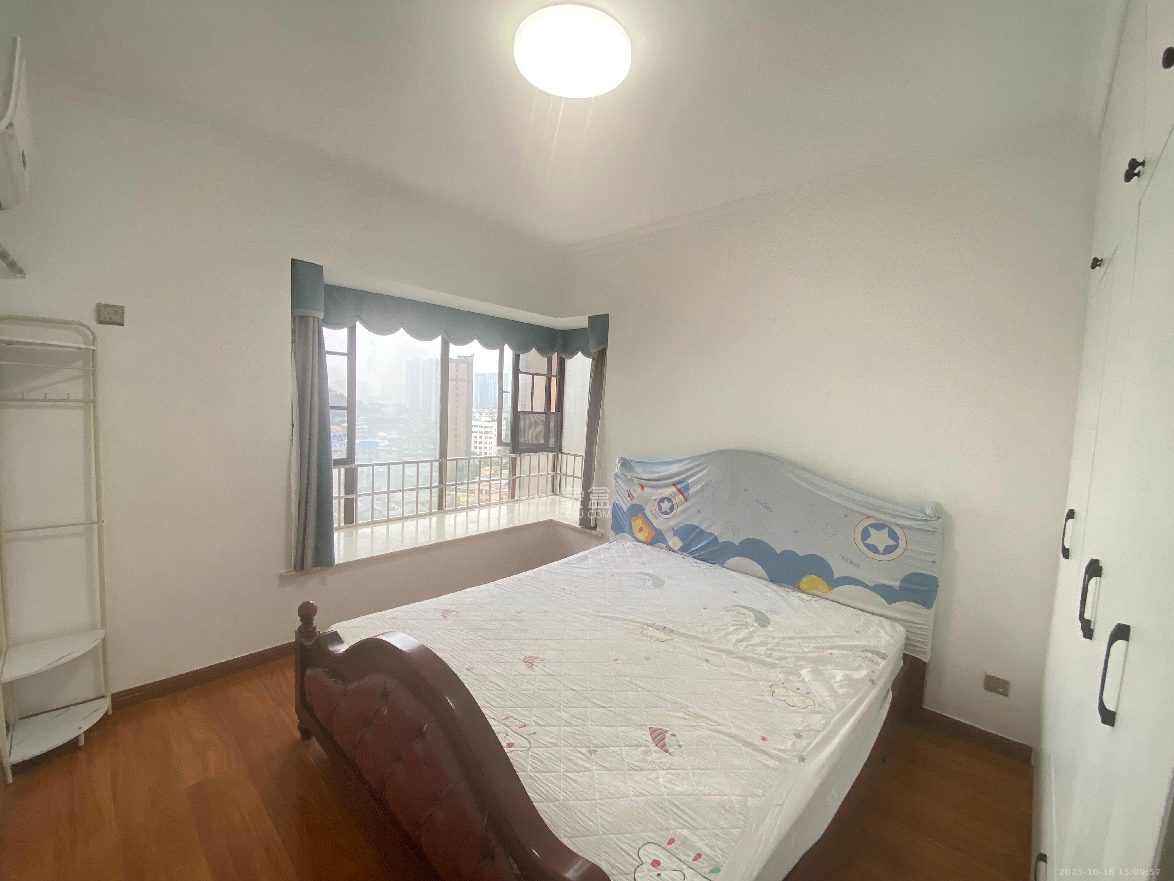 高信向日葵  3室2厅1卫    2700.0元/月 高信向日葵  3室2厅1卫    2700.0元/月室内图