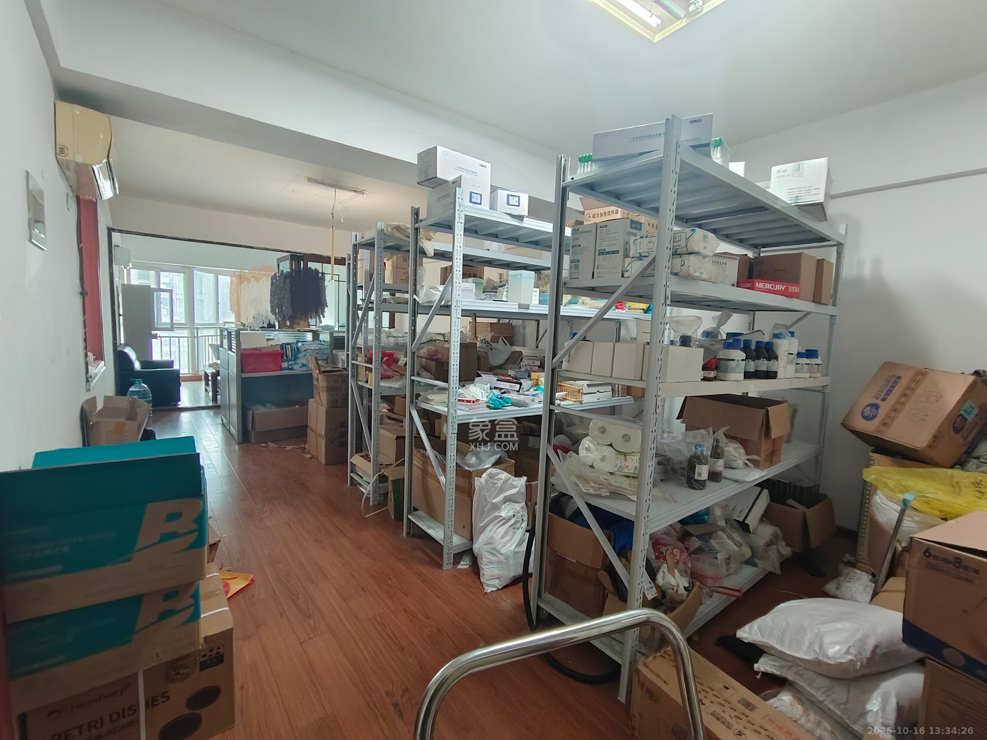 朝阳银座  1室1厅1卫    1800.0元/月 朝阳银座  1室1厅1卫    1800.0元/月室内图