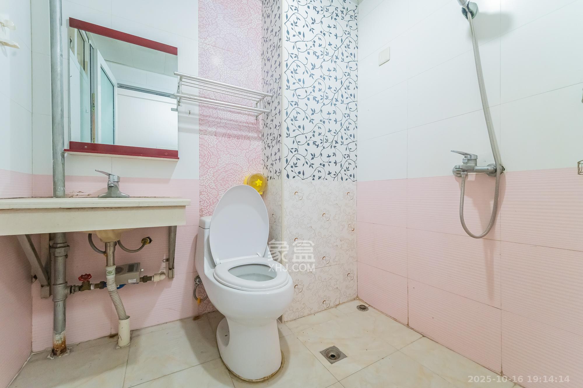 水岸世景  1室1厅1卫    18.8万卫生间