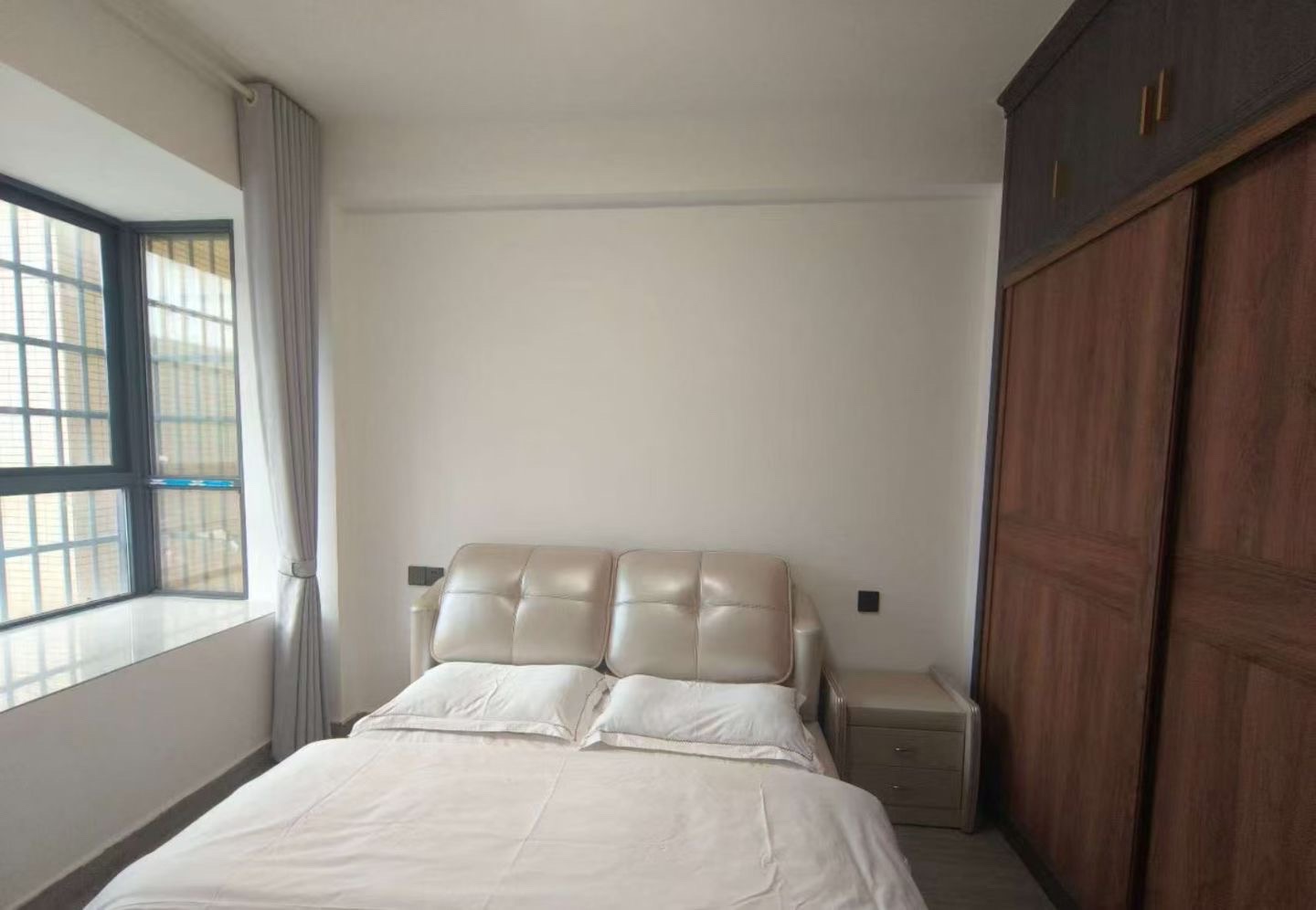 丽景天下一期 3室2厅2卫 1900.0元/月 丽景天下一期 3室2厅2卫 1900.0元/月室内图