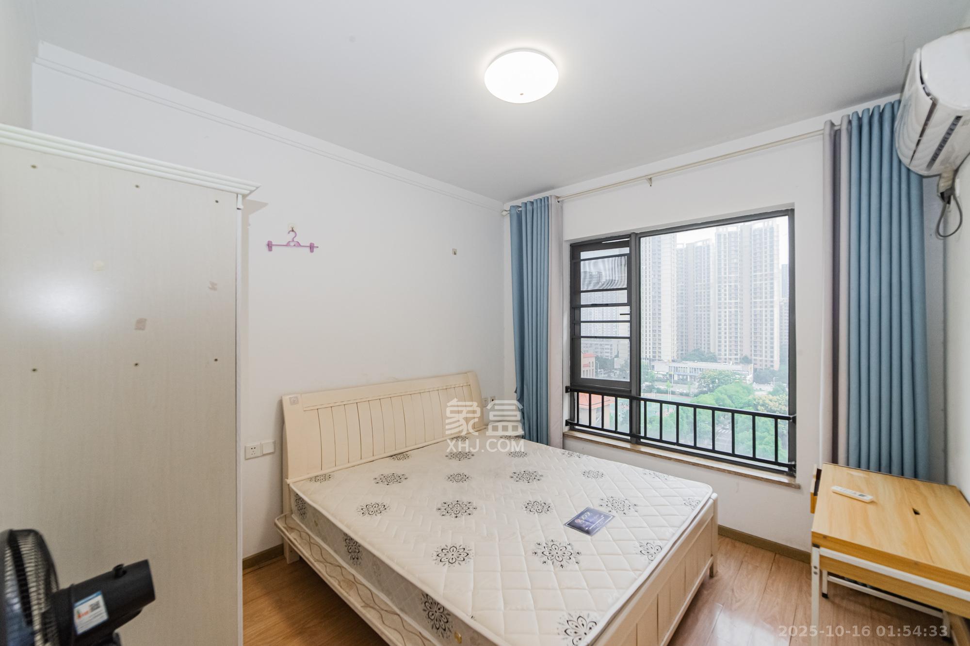 珠江郦城公园1号  3室2厅2卫    84.1万 珠江郦城公园1号  3室2厅2卫    84.1万卧室