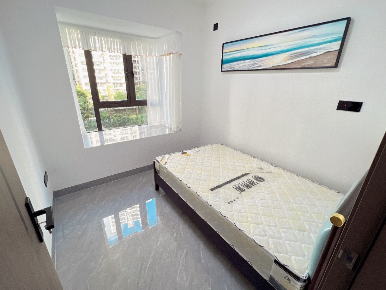 坡博家园一区 4室2厅2卫 163.0万 坡博家园一区 4室2厅2卫 163.0万客厅