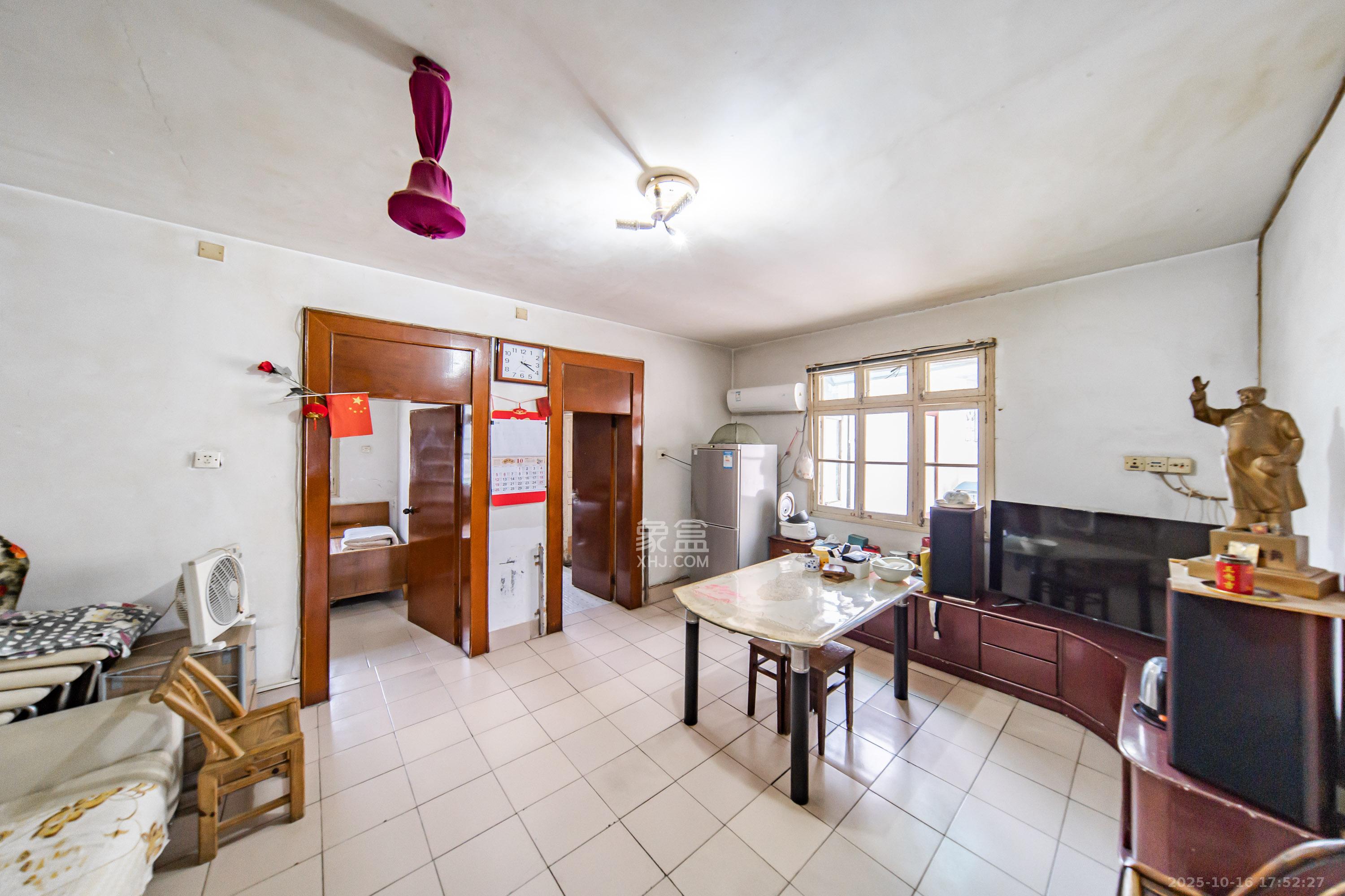 电表厂宿舍(新民路)  3室1厅1卫    80.0万 电表厂宿舍(新民路)  3室1厅1卫    80.0万客厅