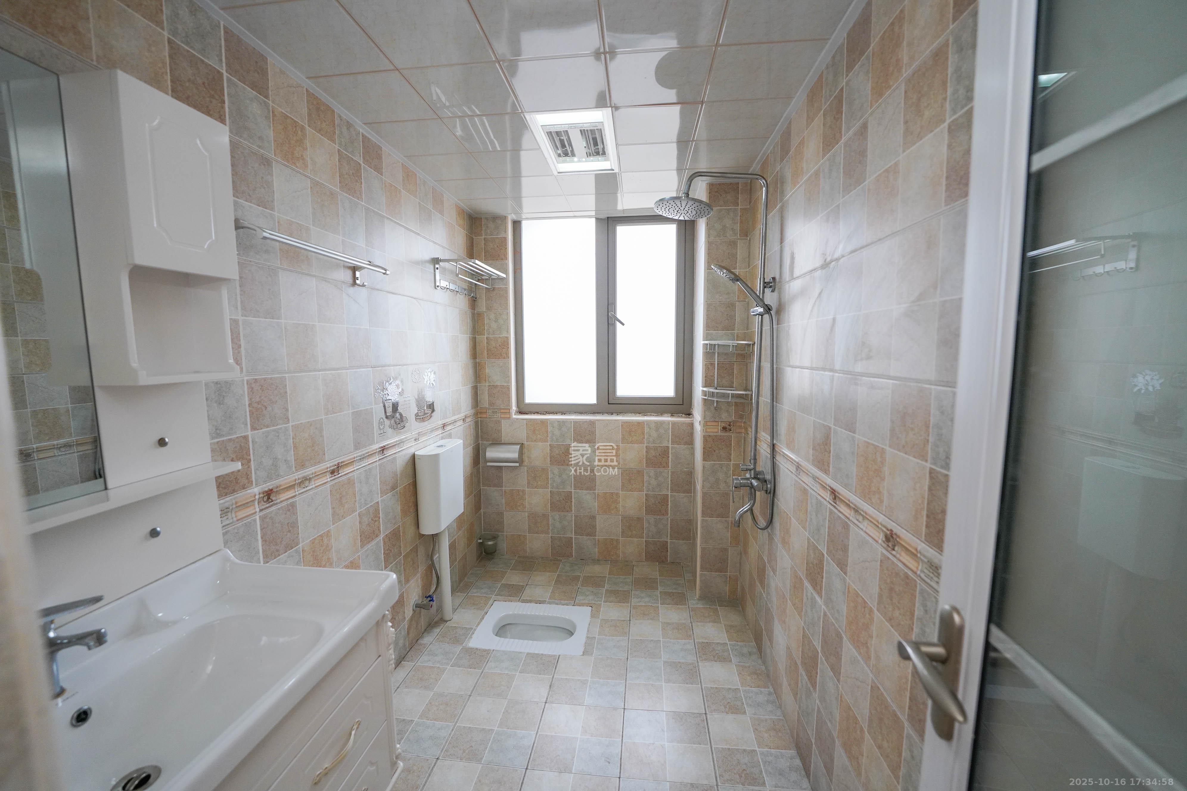 怡海星城  3室2厅2卫    72.0万卫生间