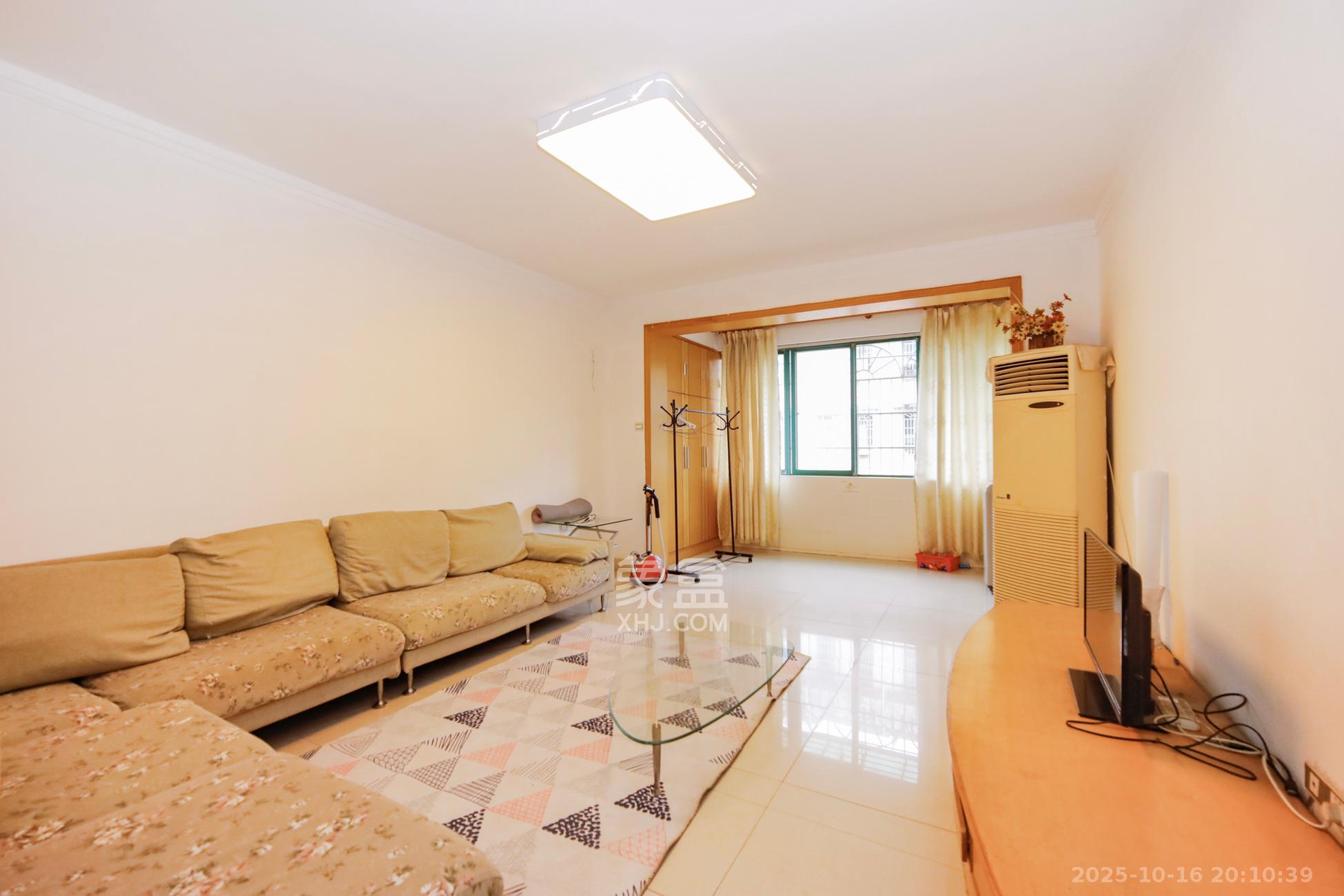 三湘小区  2室2厅1卫    46.0万客厅