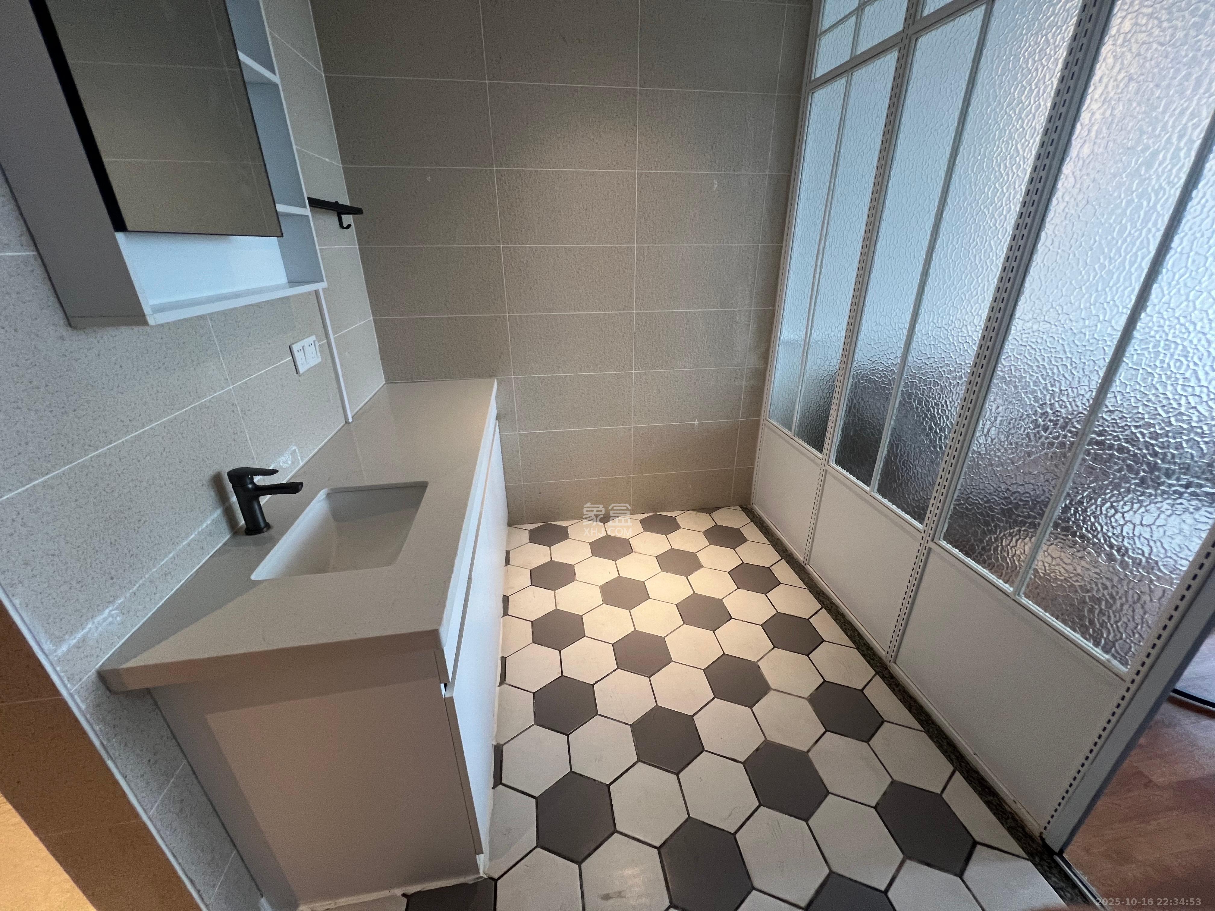 宇成朝阳广场  1室1厅1卫    1900.0元/月室内图