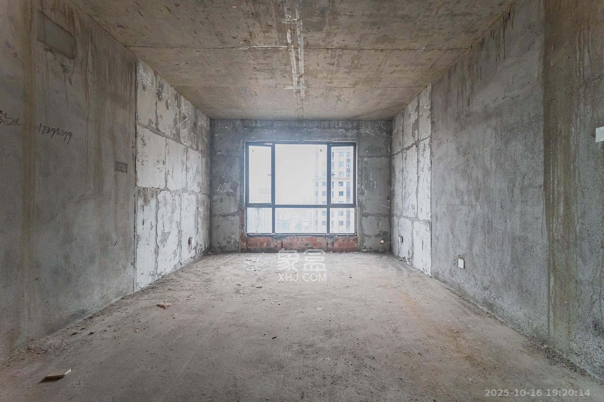 星湖湾二期高层 4室2厅2卫 99.0万 星湖湾二期高层 4室2厅2卫 99.0万客厅