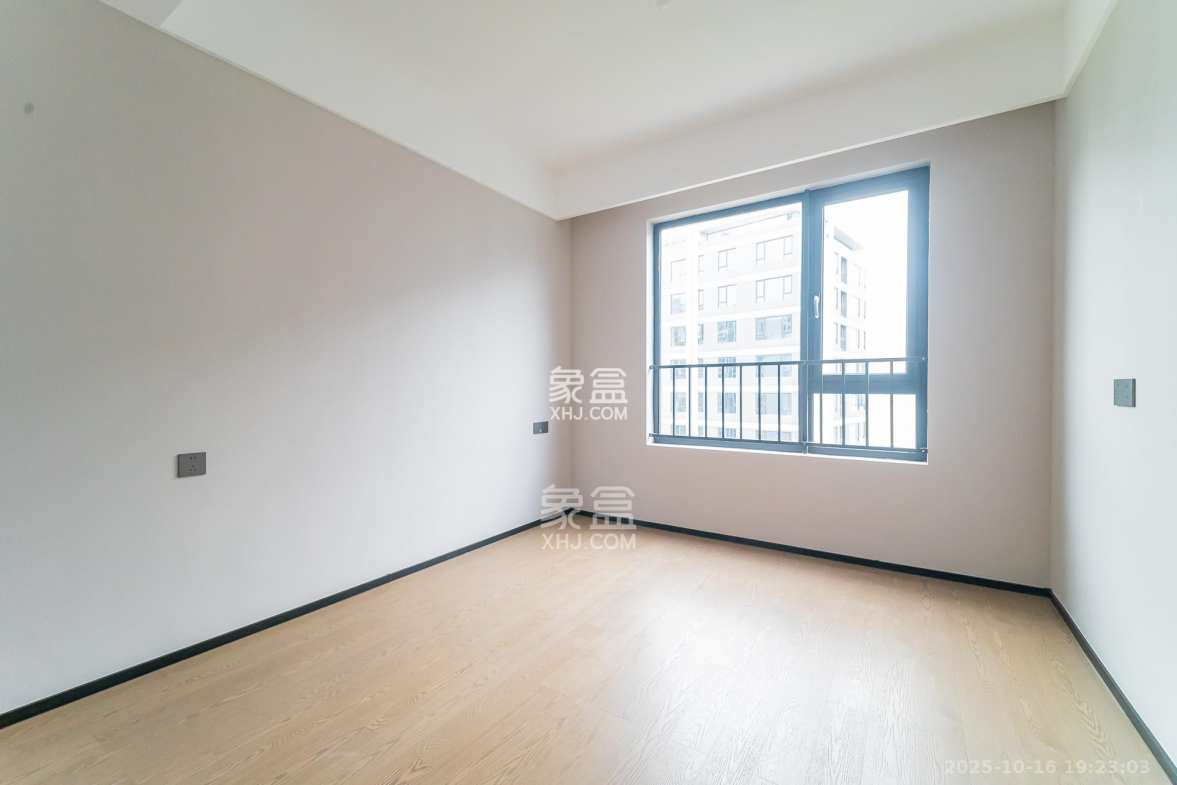 万科松湖天地 4室2厅3卫 235.0万 万科松湖天地 4室2厅3卫 235.0万卧室