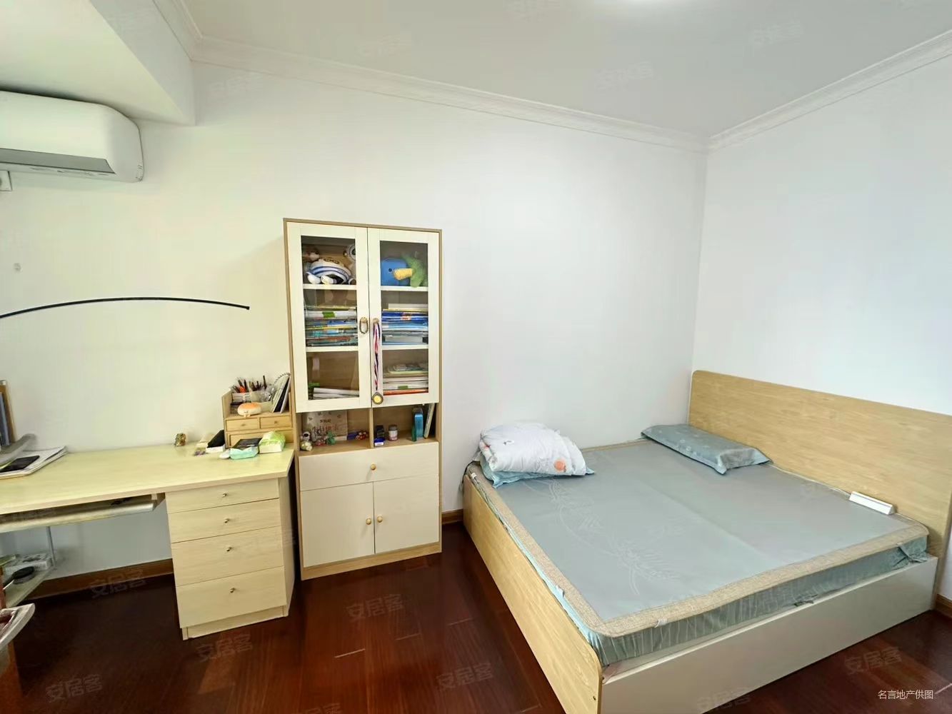 都市森林  3室2厅2卫    206.0万客厅