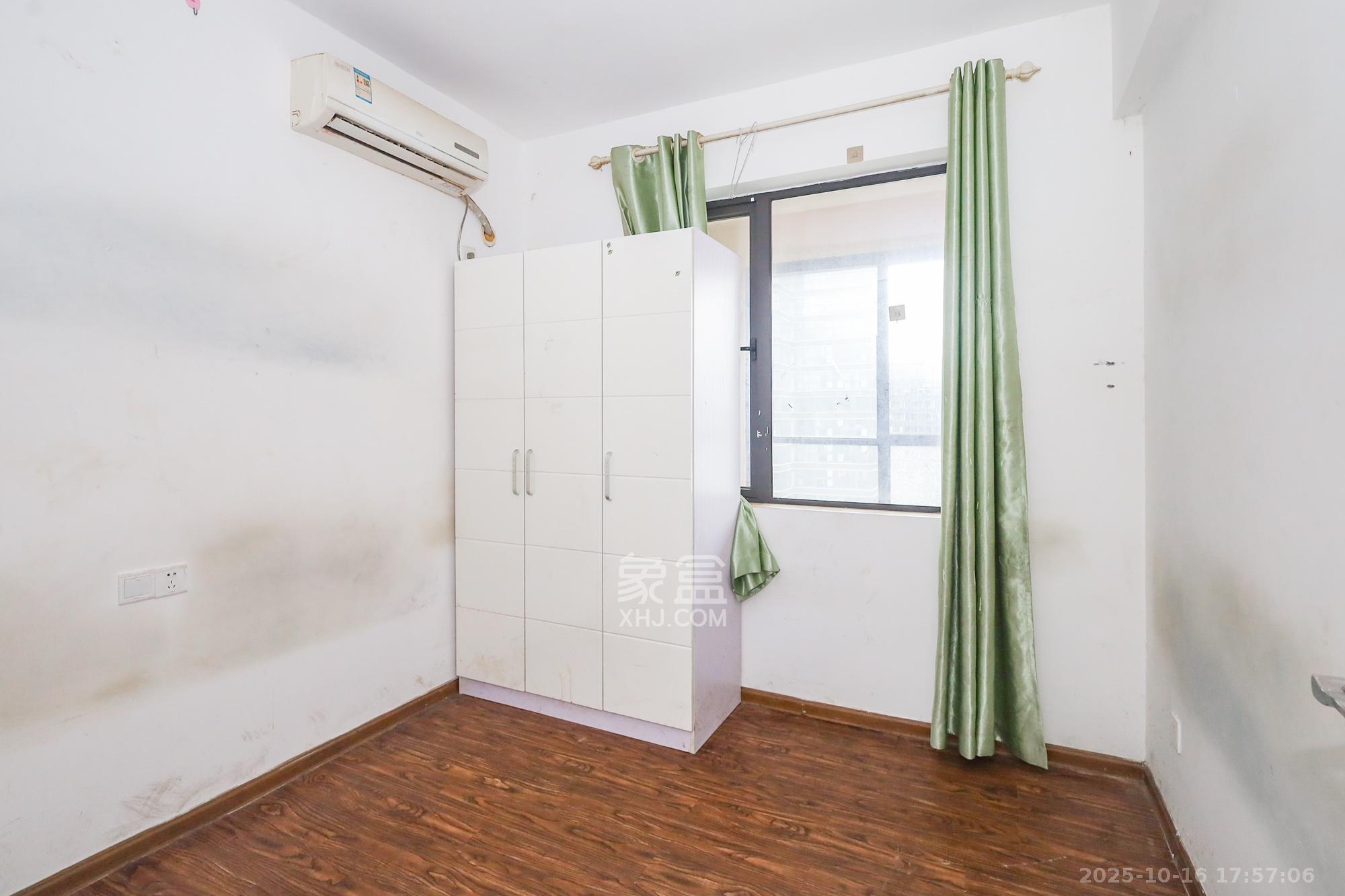 协信星澜汇  4室2厅2卫    110.0万卧室