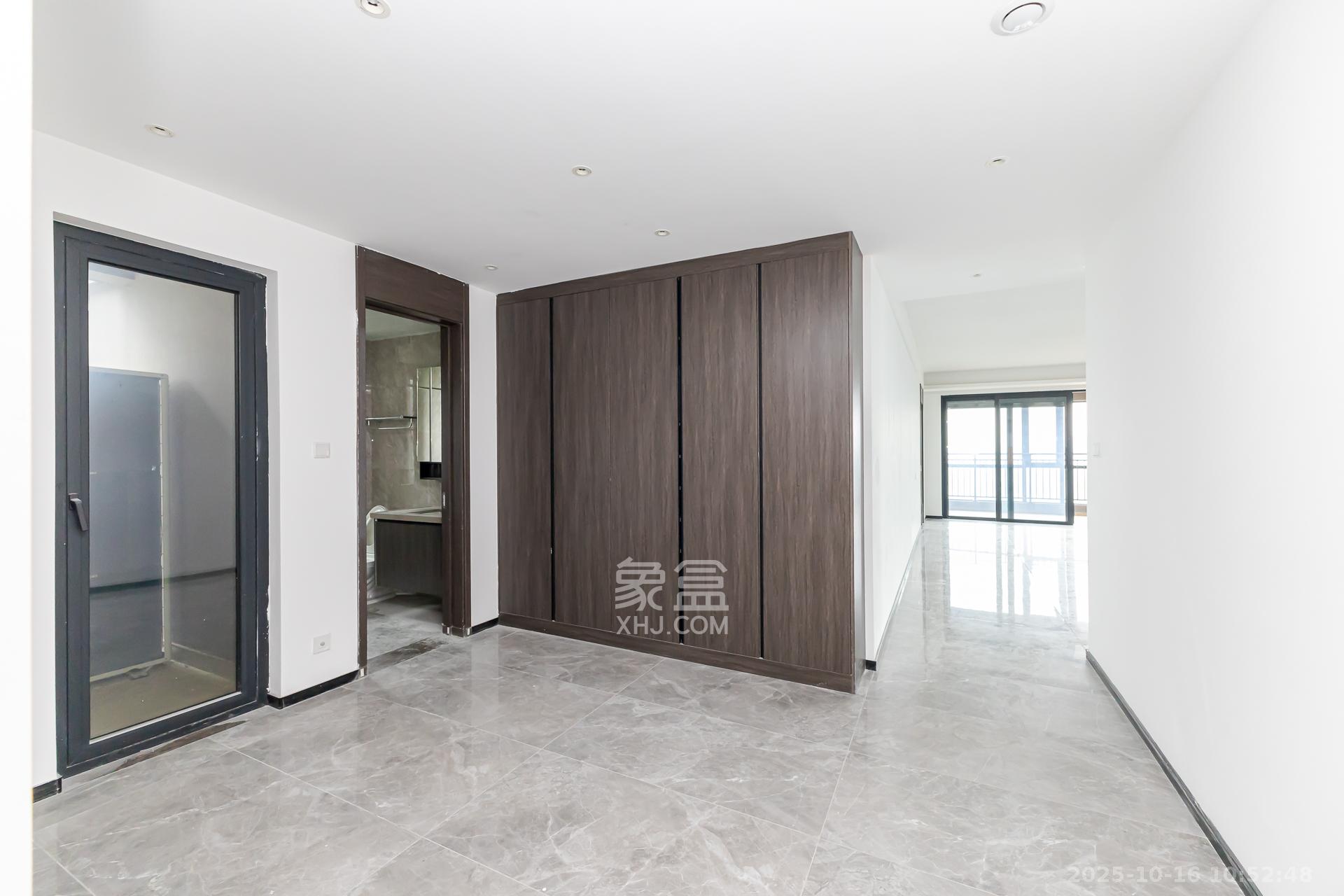 越秀湘江星汇城三期 4室2厅2卫 320.0万 越秀湘江星汇城三期 4室2厅2卫 320.0万客厅